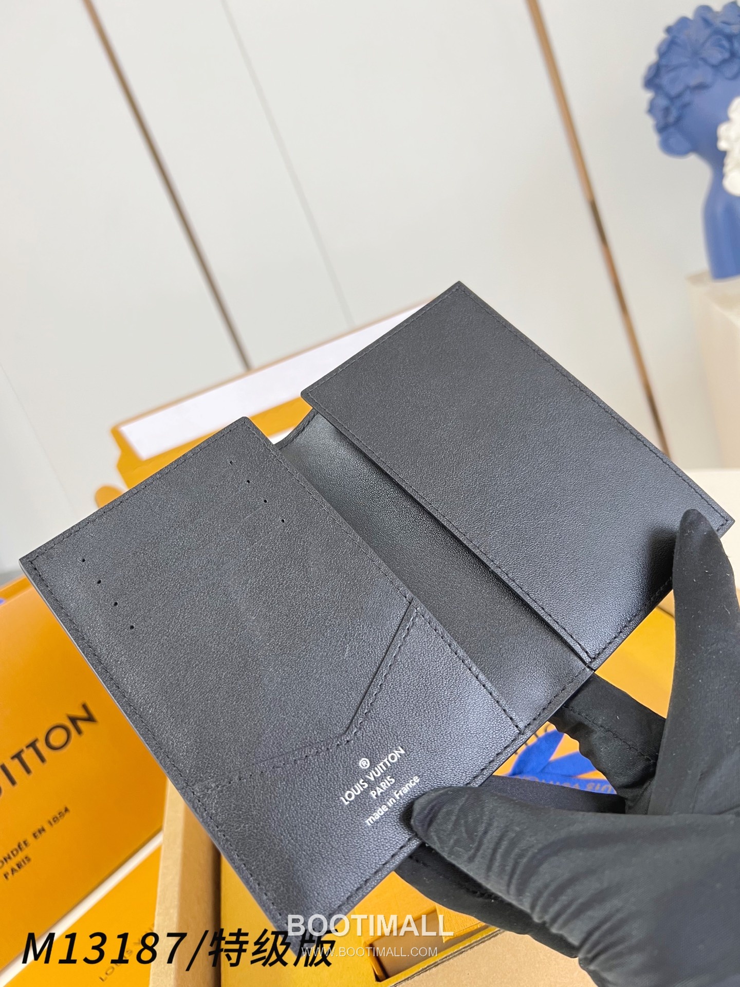 Louis Vuitton Passport Cover Monogram Shadow Calfskin Leather Wallet with Card Slot Detail 루이비통 패스포트 커버 모노그램 쉐도우 카프스킨 카드슬롯 지갑 M13187 14cm 5