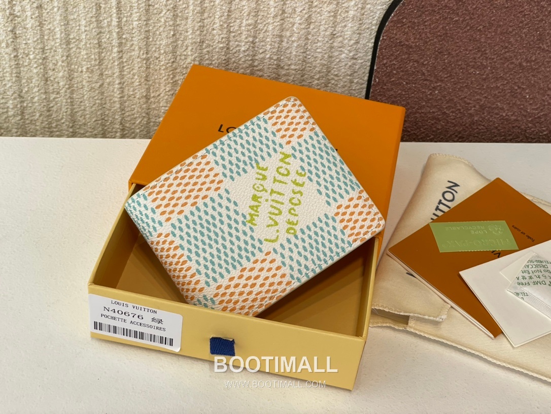 Louis Vuitton Multiple Wallet Damier Heritage Coated Canvas Wallet with Logo Detail 루이비통 멀티플 월렛 다미에 헤리티지 코팅 캔버스 로고 반지갑 N40676 11.5cm 1