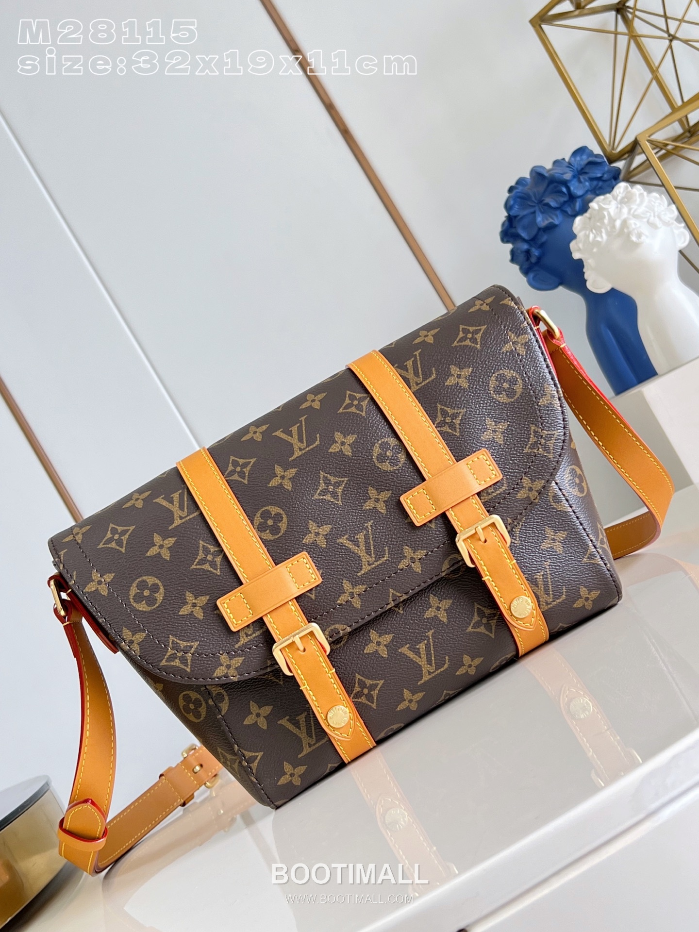 Louis Vuitton Christopher Messenger Monogram Archive Canvas Crossbody Bag with Flap Detail 루이비통 크리스토퍼 메신저 모노그램 아카이브 캔버스 플랩 크로스백 M28115 32cm 1