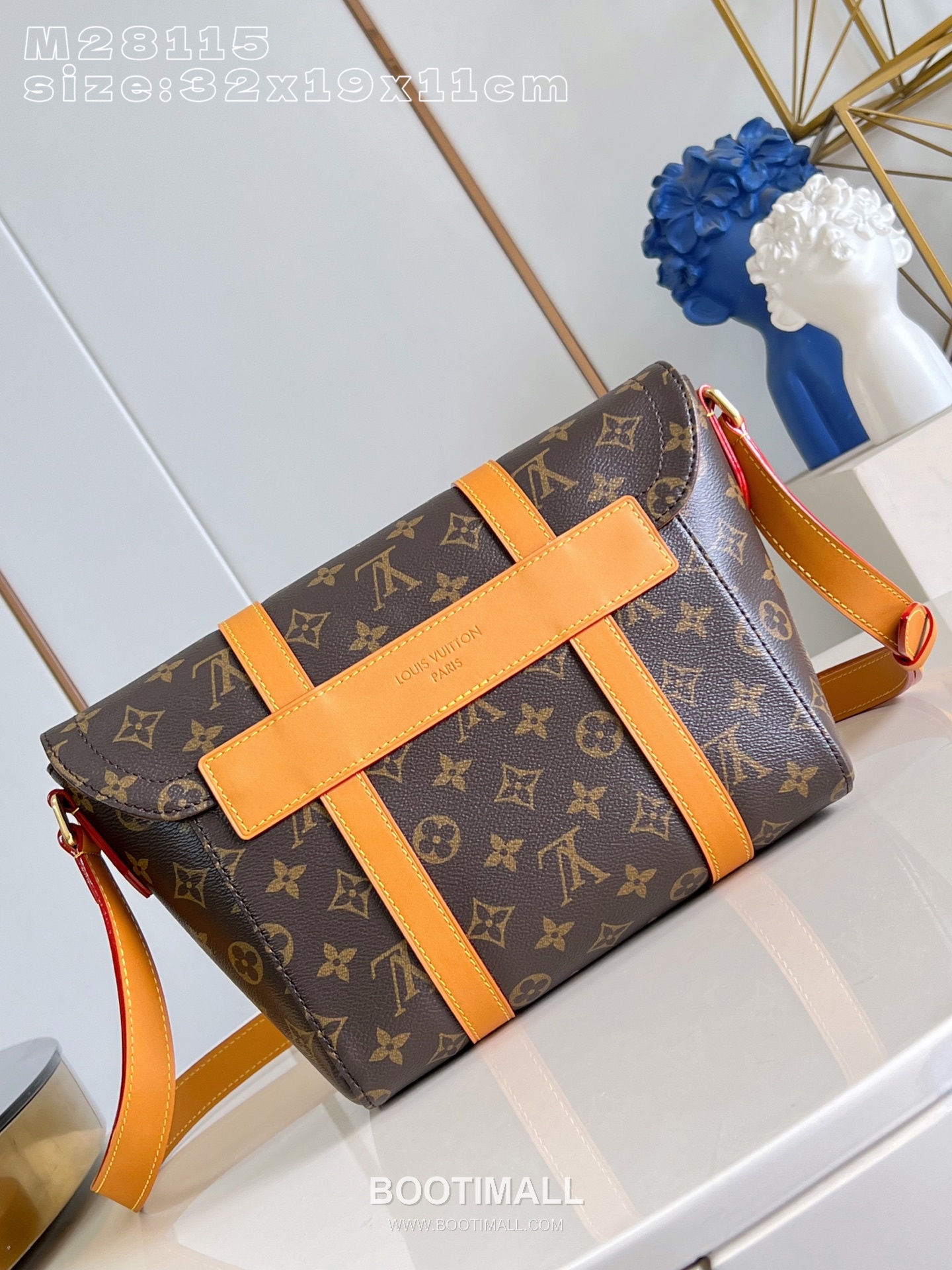 Louis Vuitton Christopher Messenger Monogram Archive Canvas Crossbody Bag with Flap Detail 루이비통 크리스토퍼 메신저 모노그램 아카이브 캔버스 플랩 크로스백 M28115 32cm 4