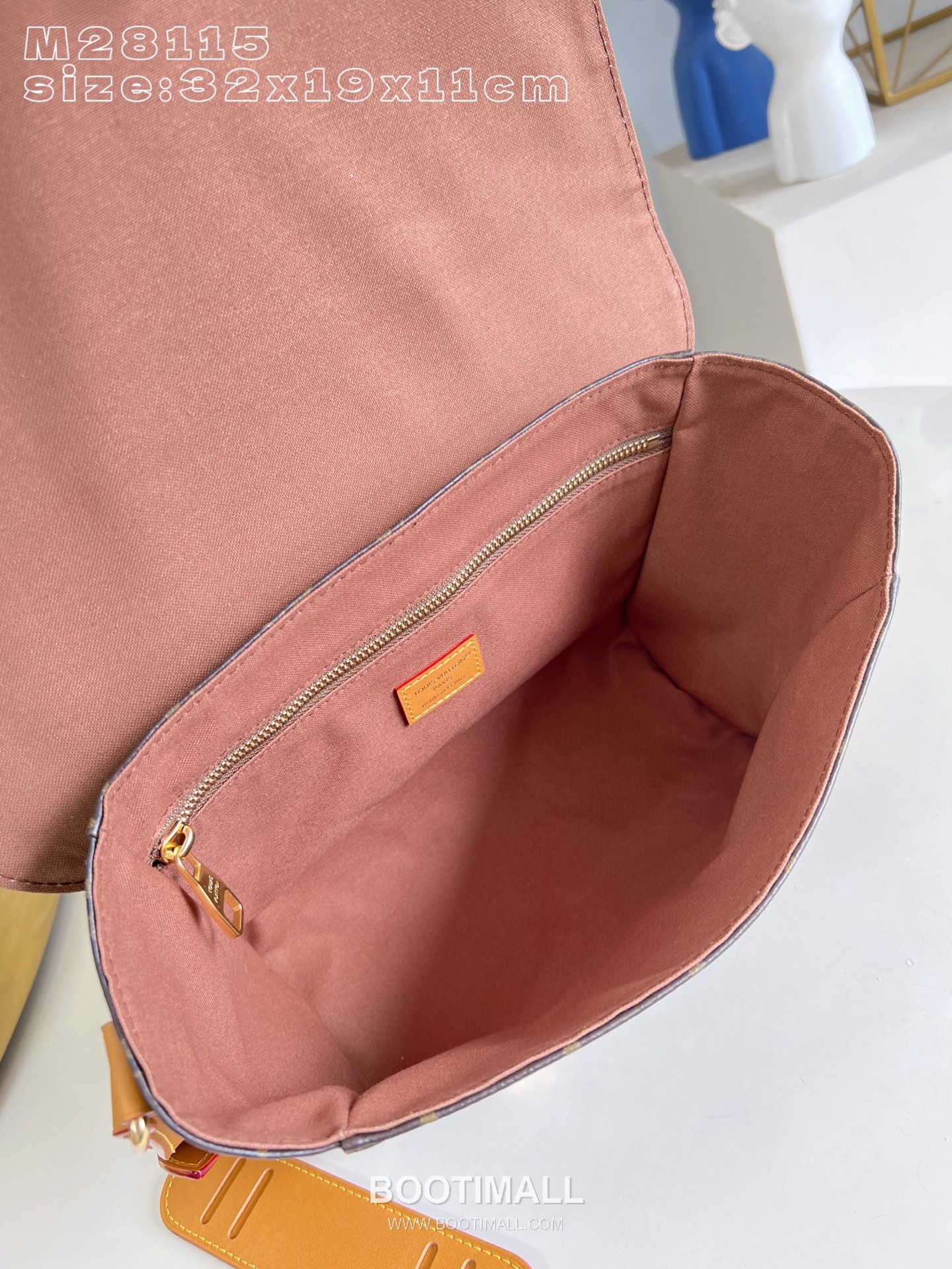 Louis Vuitton Christopher Messenger Monogram Archive Canvas Crossbody Bag with Flap Detail 루이비통 크리스토퍼 메신저 모노그램 아카이브 캔버스 플랩 크로스백 M28115 32cm 8