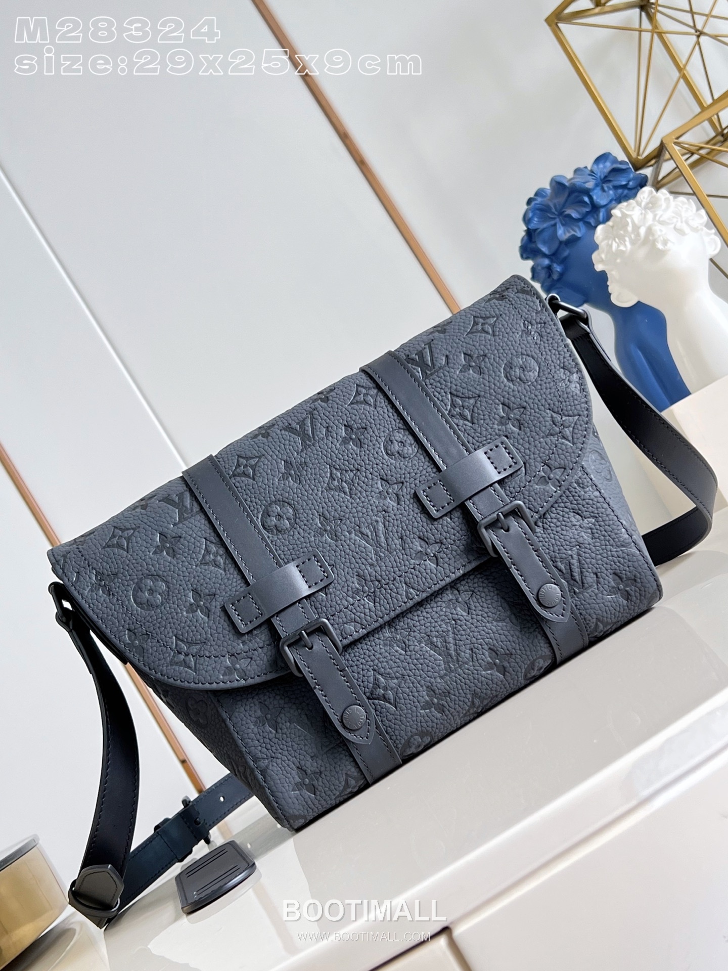 Louis Vuitton Christopher Messenger Monogram Archive Canvas Crossbody Bag with Flap Detail 루이비통 크리스토퍼 메신저 모노그램 아카이브 캔버스 플랩 크로스백 M28324 32cm 1