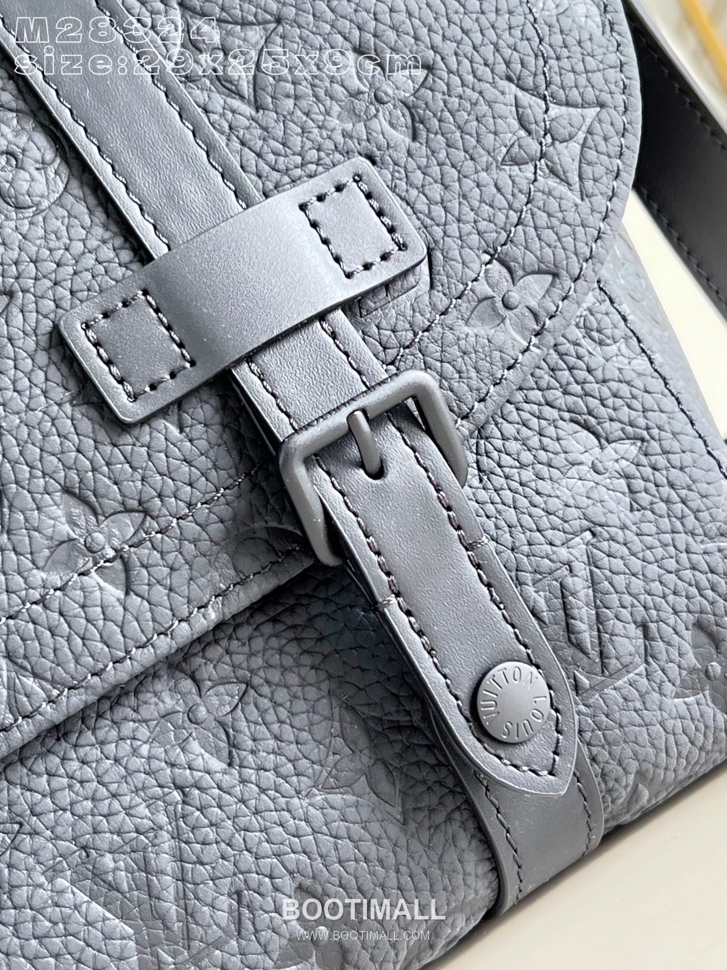 Louis Vuitton Christopher Messenger Monogram Archive Canvas Crossbody Bag with Flap Detail 루이비통 크리스토퍼 메신저 모노그램 아카이브 캔버스 플랩 크로스백 M28324 32cm 2