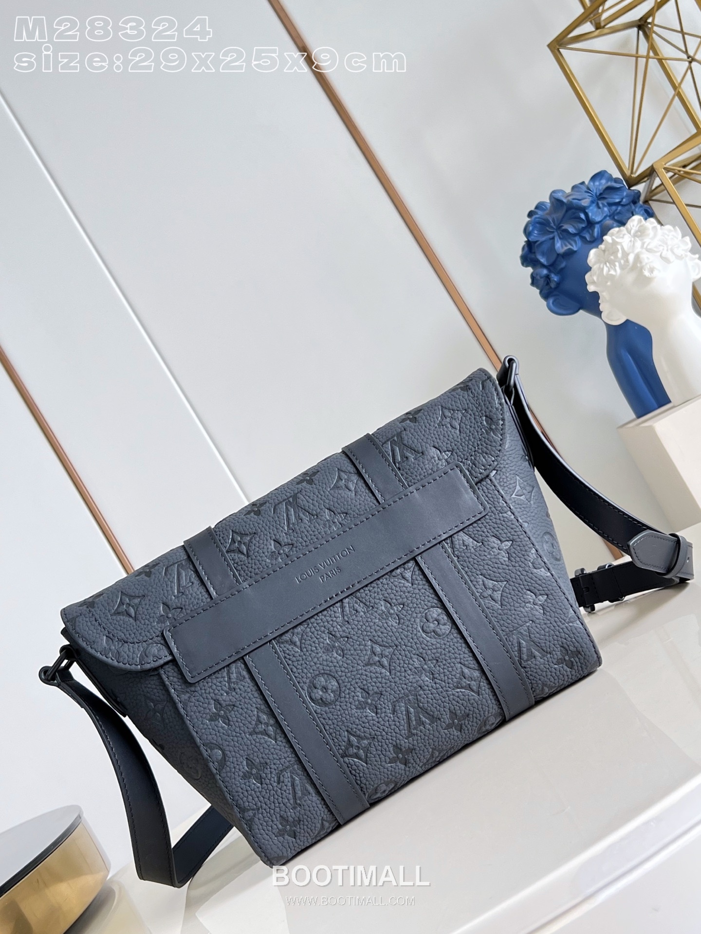 Louis Vuitton Christopher Messenger Monogram Archive Canvas Crossbody Bag with Flap Detail 루이비통 크리스토퍼 메신저 모노그램 아카이브 캔버스 플랩 크로스백 M28324 32cm 4