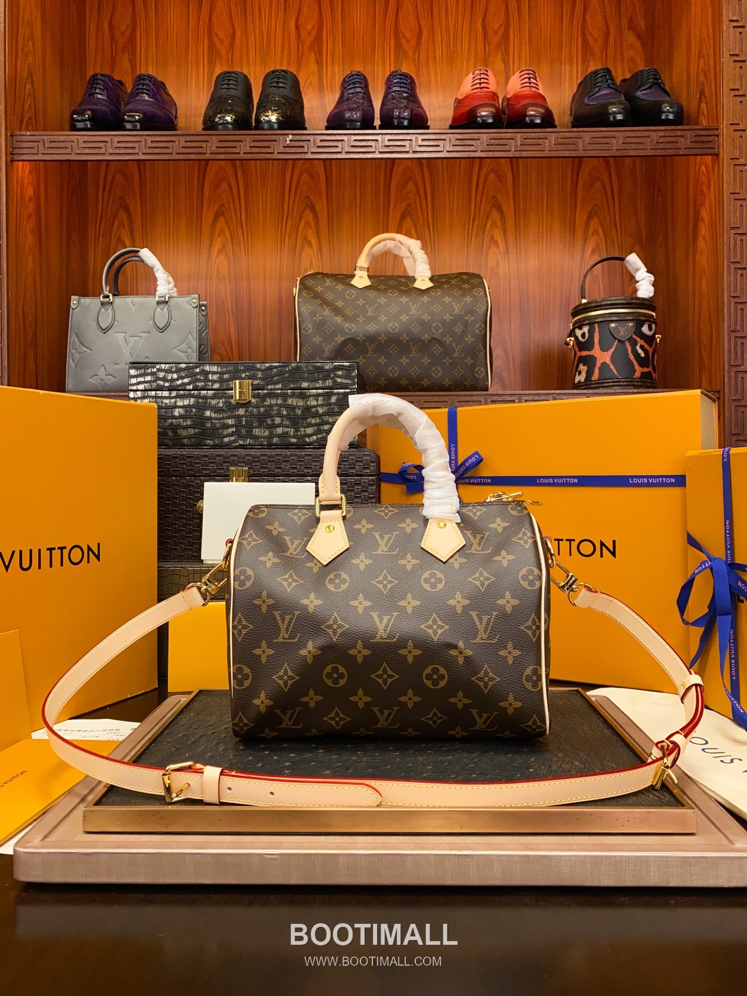 Louis Vuitton Speedy Bandouliere 25 Monogram Canvas Leather Top Handle Shoulder Bag with Lock Detail 루이비통 스피디 반둘리에 25 모노그램 캔버스 락장식 토트 숄더백 M41113 25cm 1