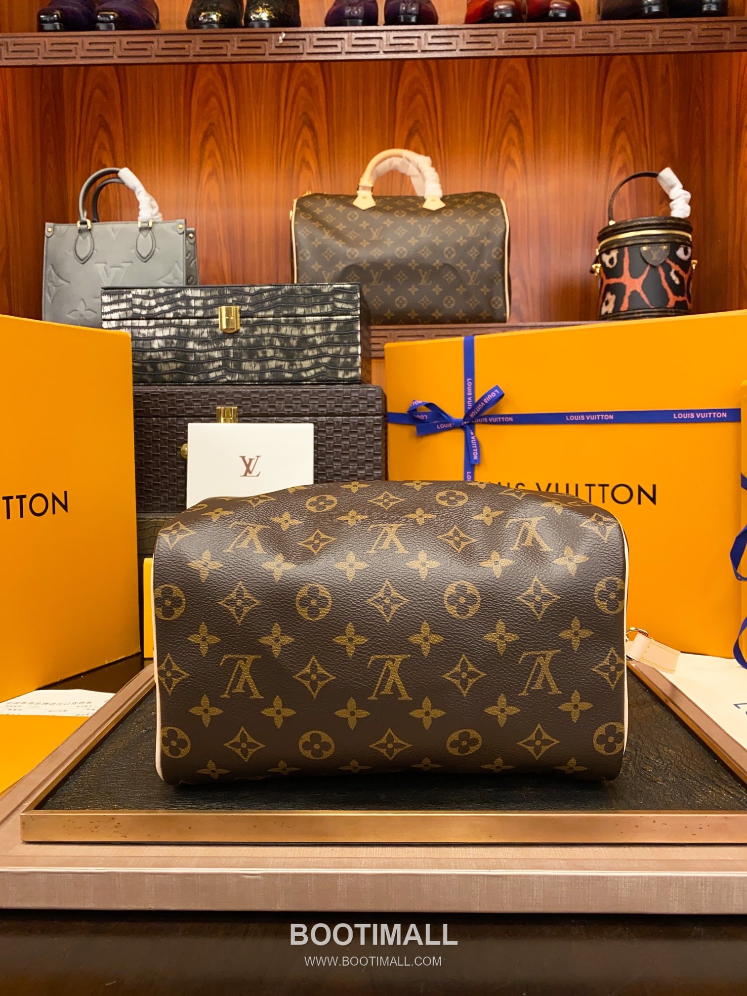 Louis Vuitton Speedy Bandouliere 25 Monogram Canvas Leather Top Handle Shoulder Bag with Lock Detail 루이비통 스피디 반둘리에 25 모노그램 캔버스 락장식 토트 숄더백 M41113 25cm 5