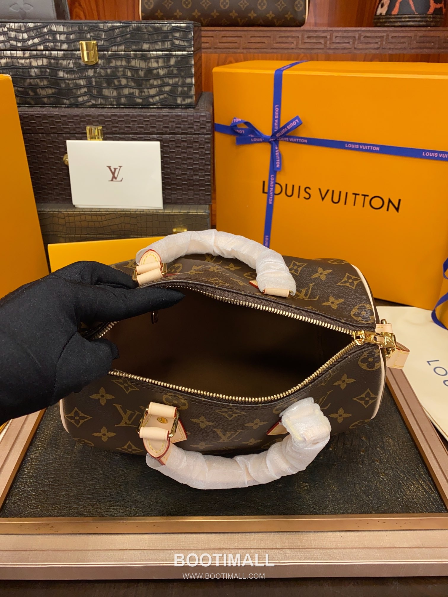 Louis Vuitton Speedy Bandouliere 25 Monogram Canvas Leather Top Handle Shoulder Bag with Lock Detail 루이비통 스피디 반둘리에 25 모노그램 캔버스 락장식 토트 숄더백 M41113 25cm 8