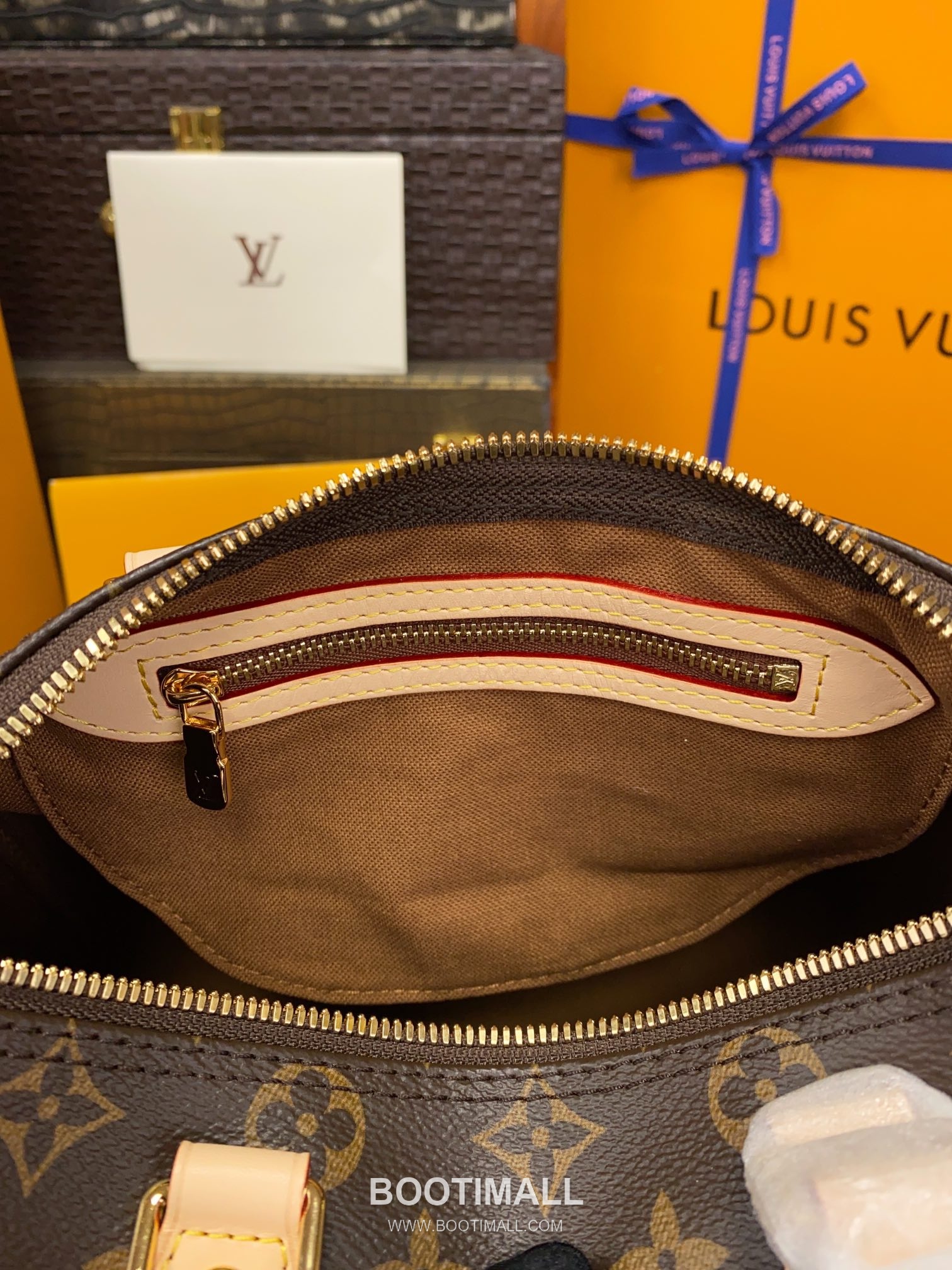 Louis Vuitton Speedy Bandouliere 25 Monogram Canvas Leather Top Handle Shoulder Bag with Lock Detail 루이비통 스피디 반둘리에 25 모노그램 캔버스 락장식 토트 숄더백 M41113 25cm 9