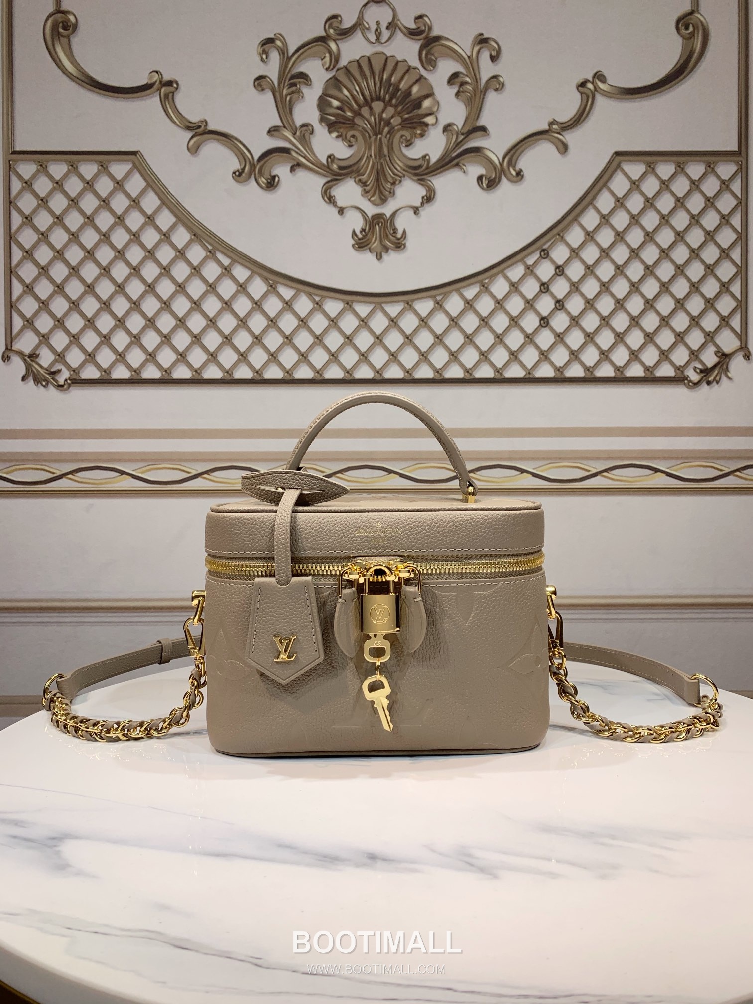 Louis Vuitton Vanity PM Giant Monogram Embossed Leather Top Handle Crossbody Bag with Lock Detail 루이비통 바니티 PM 자이언트 모노그램 엠보싱 레더 락장식 크로스 핸드백 M45608 19cm 1