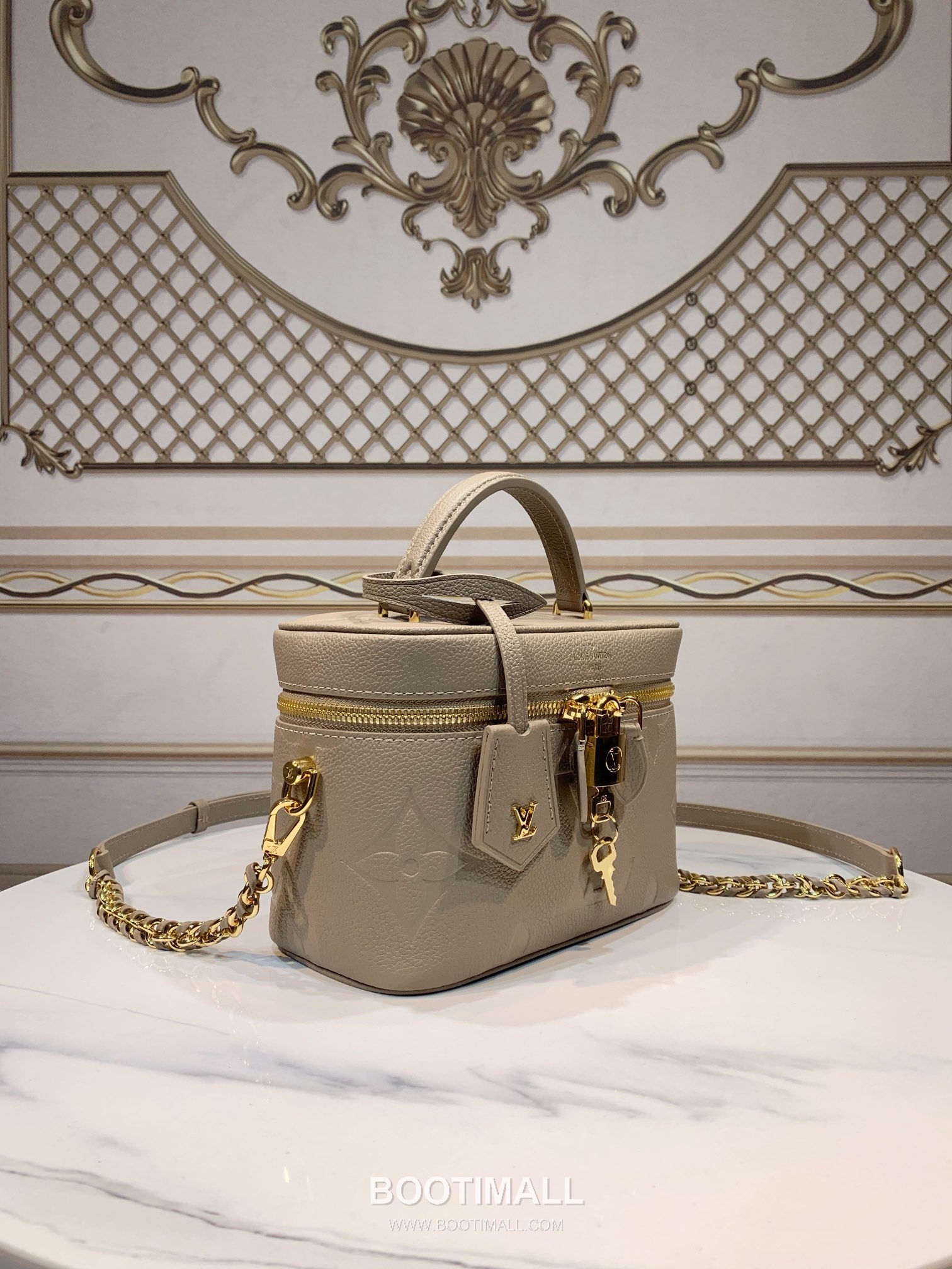 Louis Vuitton Vanity PM Giant Monogram Embossed Leather Top Handle Crossbody Bag with Lock Detail 루이비통 바니티 PM 자이언트 모노그램 엠보싱 레더 락장식 크로스 핸드백 M45608 19cm 2