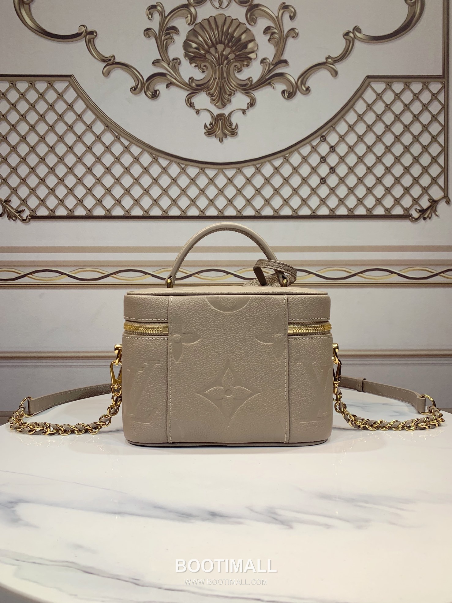Louis Vuitton Vanity PM Giant Monogram Embossed Leather Top Handle Crossbody Bag with Lock Detail 루이비통 바니티 PM 자이언트 모노그램 엠보싱 레더 락장식 크로스 핸드백 M45608 19cm 3
