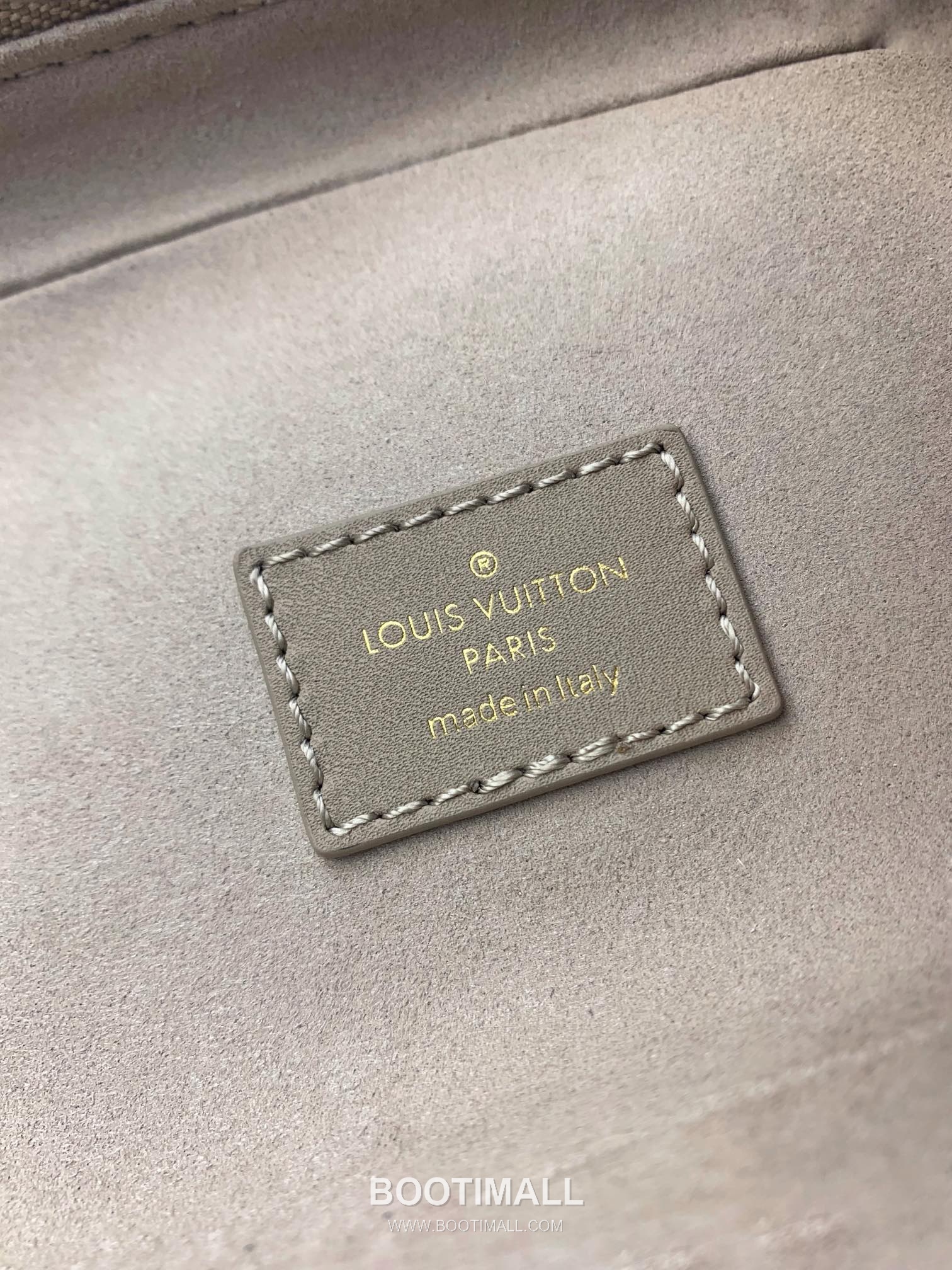 Louis Vuitton Vanity PM Giant Monogram Embossed Leather Top Handle Crossbody Bag with Lock Detail 루이비통 바니티 PM 자이언트 모노그램 엠보싱 레더 락장식 크로스 핸드백 M45608 19cm 8