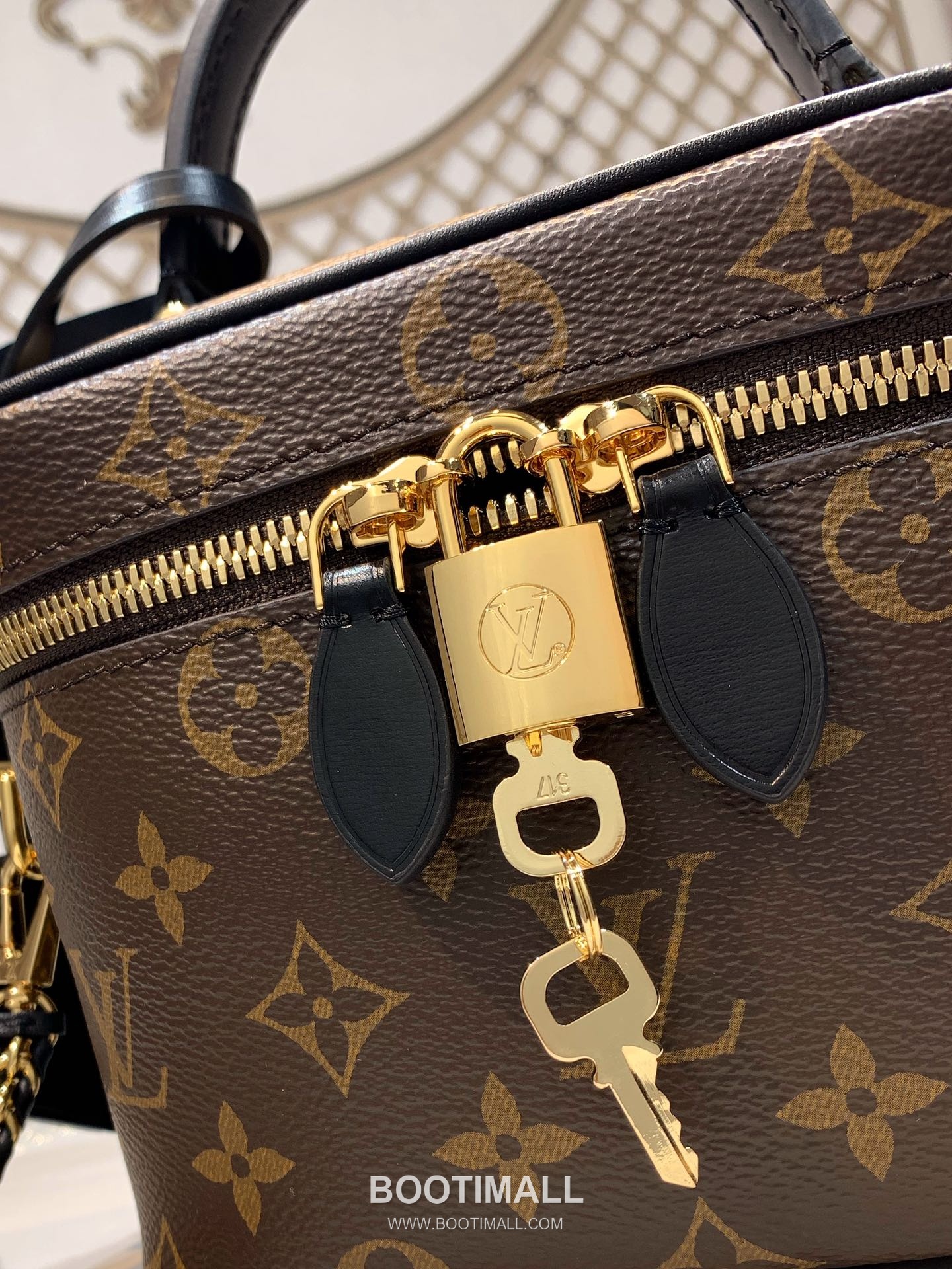 Louis Vuitton Nice Nano Monogram Reverse Canvas Crossbody Bag with Chain Strap Detail 루이비통 나이스 나노 모노그램 리버스 캔버스 체인 스트랩 크로스 핸드백 M45165 19cm 5