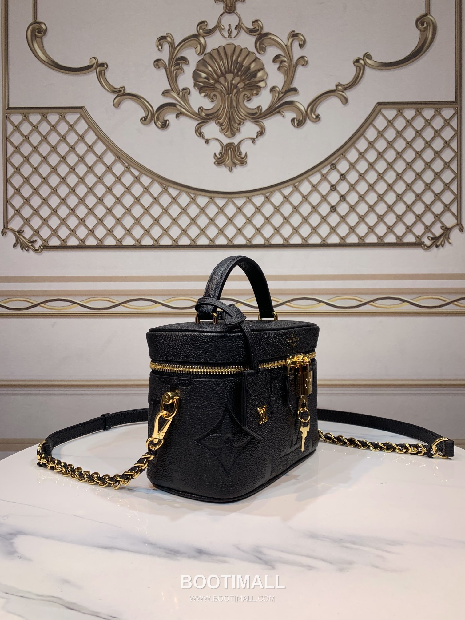 Louis Vuitton Vanity PM Giant Monogram Embossed Leather Top Handle Crossbody Bag with Lock Detail 루이비통 바니티 PM 자이언트 모노그램 엠보싱 레더 락장식 크로스 핸드백 M45598 19cm 2