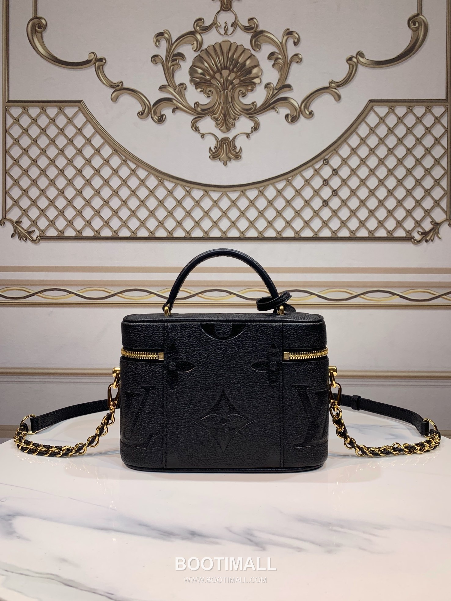 Louis Vuitton Vanity PM Giant Monogram Embossed Leather Top Handle Crossbody Bag with Lock Detail 루이비통 바니티 PM 자이언트 모노그램 엠보싱 레더 락장식 크로스 핸드백 M45598 19cm 3