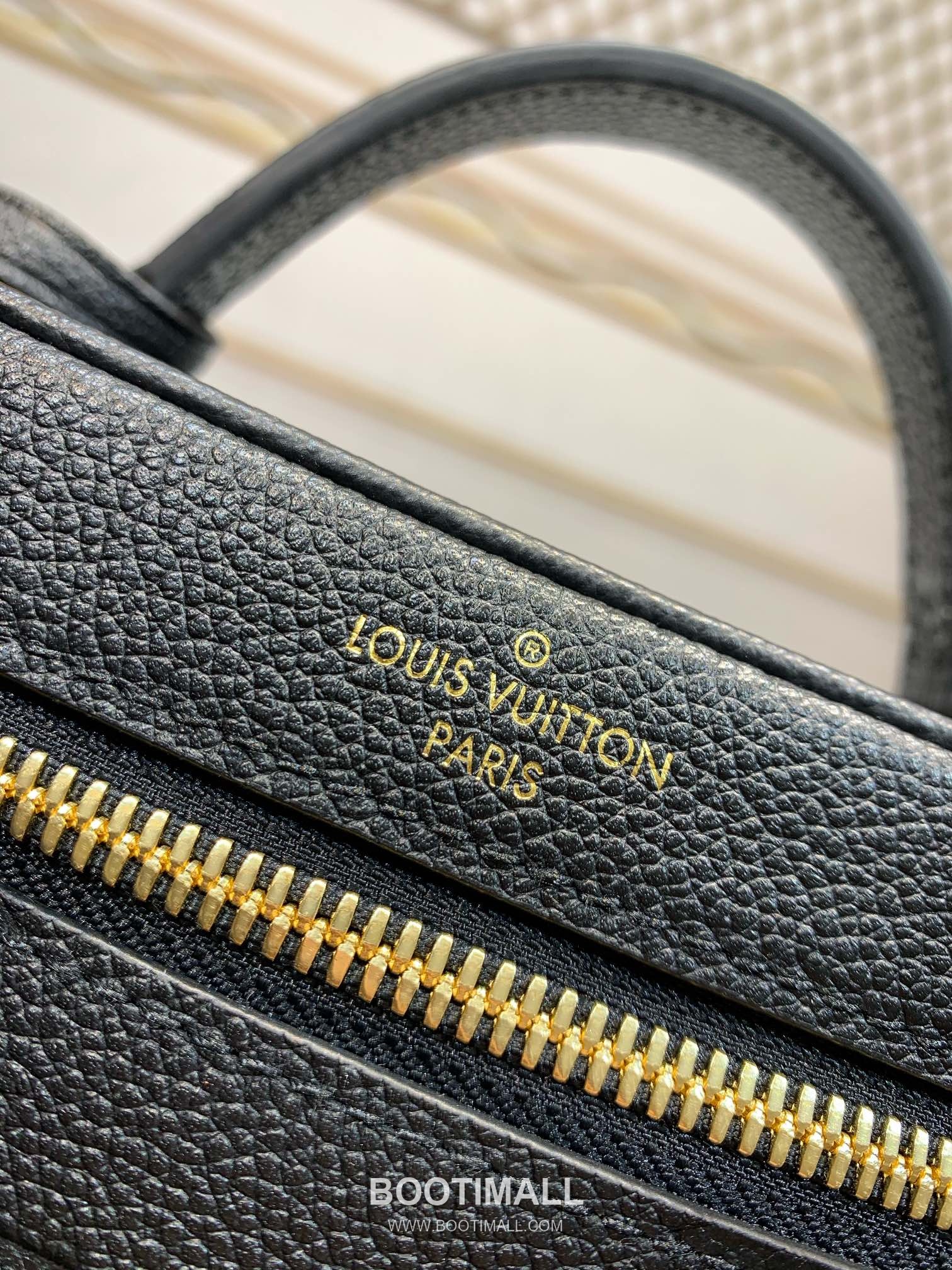 Louis Vuitton Vanity PM Giant Monogram Embossed Leather Top Handle Crossbody Bag with Lock Detail 루이비통 바니티 PM 자이언트 모노그램 엠보싱 레더 락장식 크로스 핸드백 M45598 19cm 7