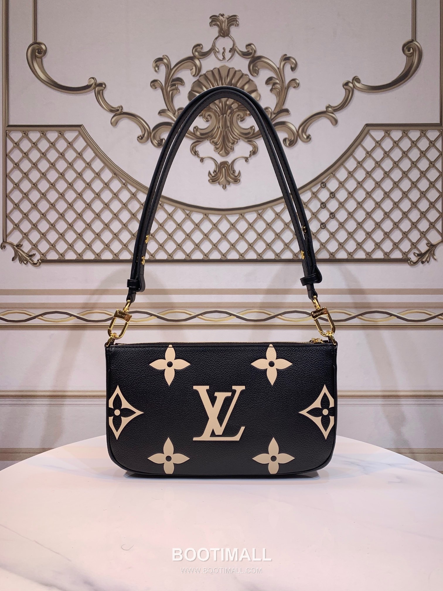 Louis Vuitton Multi Pochette Accessoires Monogram Empreinte Leather Crossbody Bag with Detachable Pouch Detail 루이비통 멀티 포쉐트 악세수아르 모노그램 앙프렝뜨 레더 탈착 파우치 크로스백 M45777 25cm 2