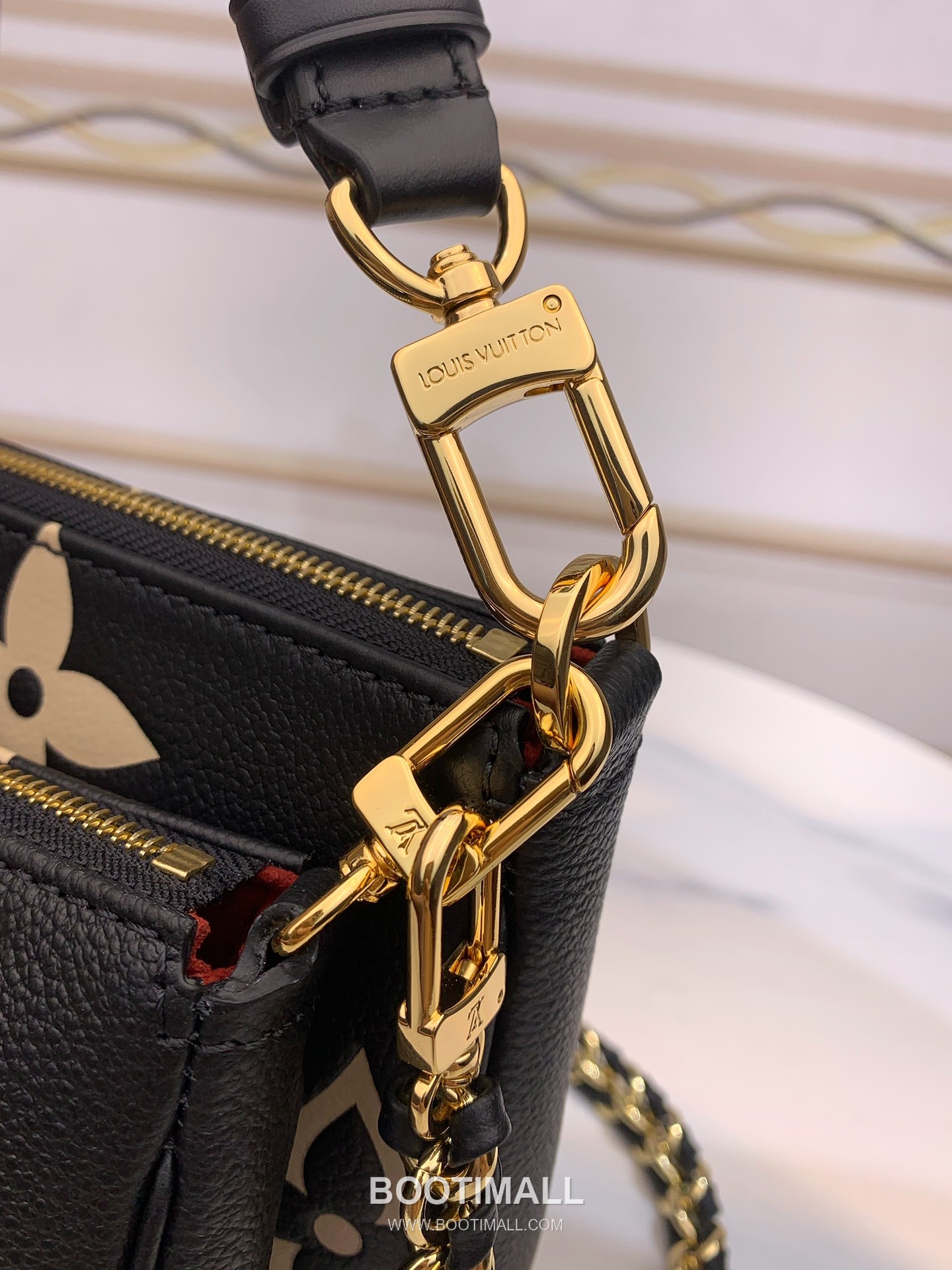 Louis Vuitton Multi Pochette Accessoires Monogram Empreinte Leather Crossbody Bag with Detachable Pouch Detail 루이비통 멀티 포쉐트 악세수아르 모노그램 앙프렝뜨 레더 탈착 파우치 크로스백 M45777 25cm 6
