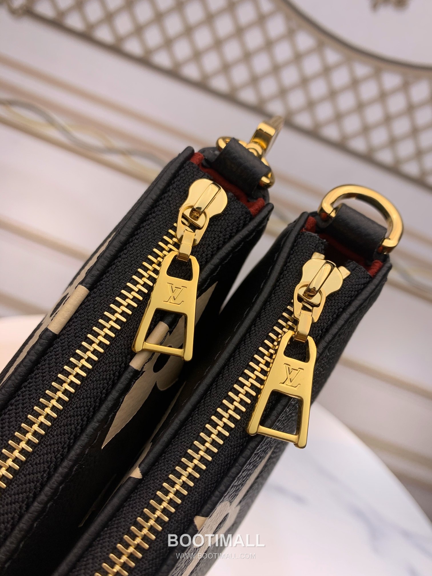 Louis Vuitton Multi Pochette Accessoires Monogram Empreinte Leather Crossbody Bag with Detachable Pouch Detail 루이비통 멀티 포쉐트 악세수아르 모노그램 앙프렝뜨 레더 탈착 파우치 크로스백 M45777 25cm 7