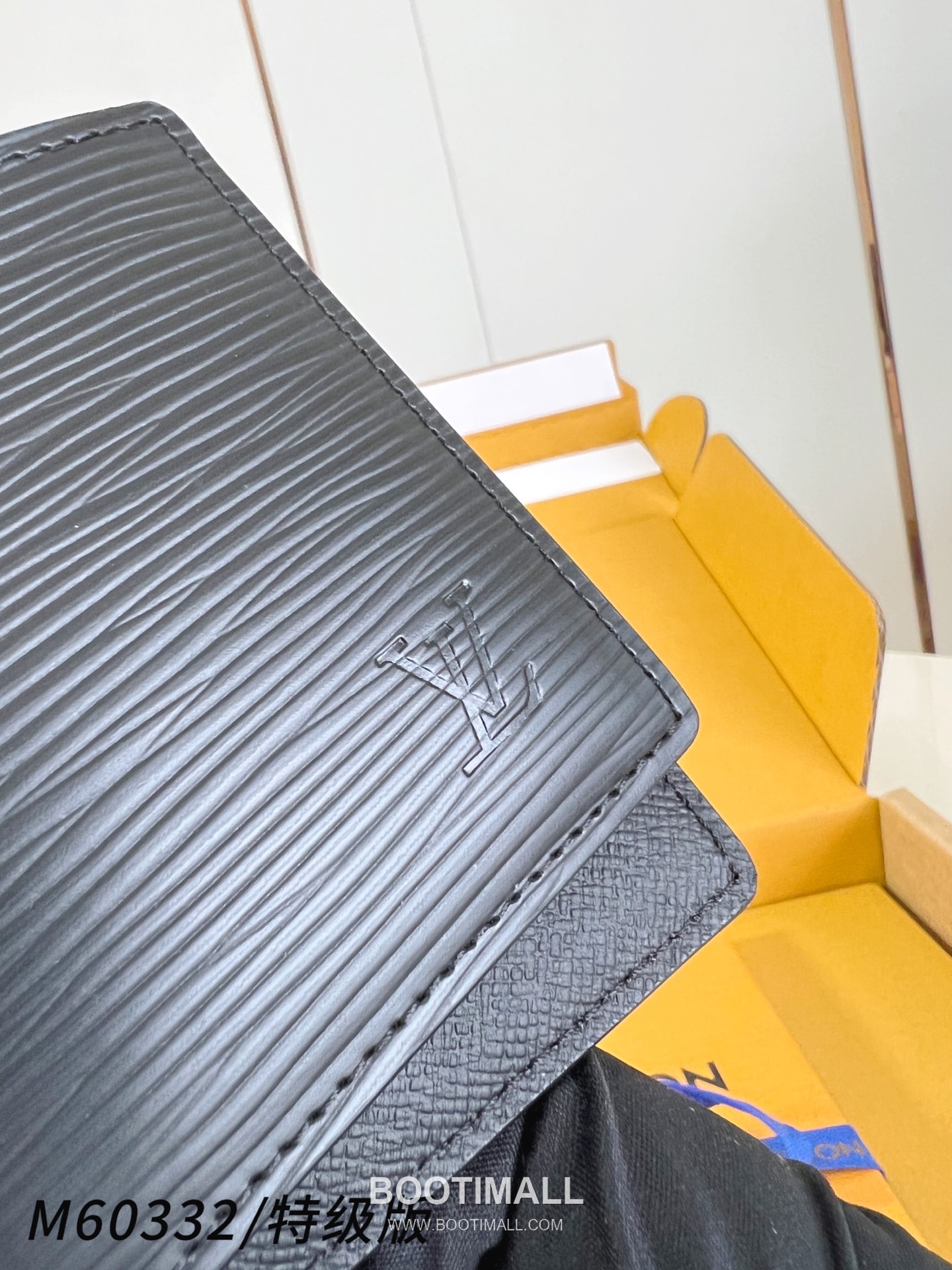 Louis Vuitton Multiple Wallet Epi XL Calfskin Leather Wallet with Card Slot Detail 루이비통 멀티플 월렛 에피 XL 카프스킨 카드슬롯 반지갑 M60332 11.5cm 3