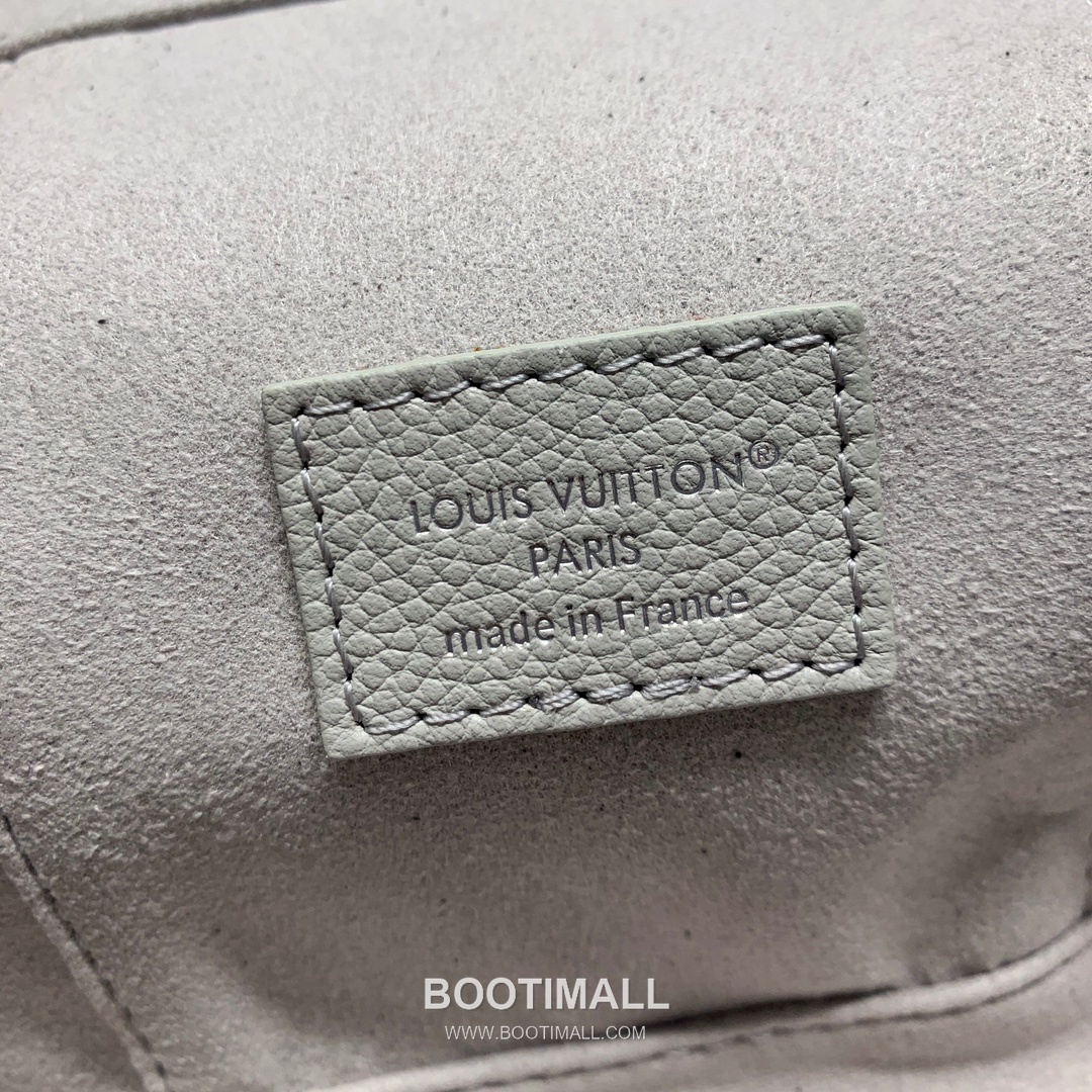 Louis Vuitton Vanity Chain Pouch Monogram Empreinte Leather Shoulder Bag with Chain Strap Lock Detail 루이비통 바니티 체인 파우치 모노그램 앙프렝뜨 레더 체인락 숄더백 M13593 19cm 6