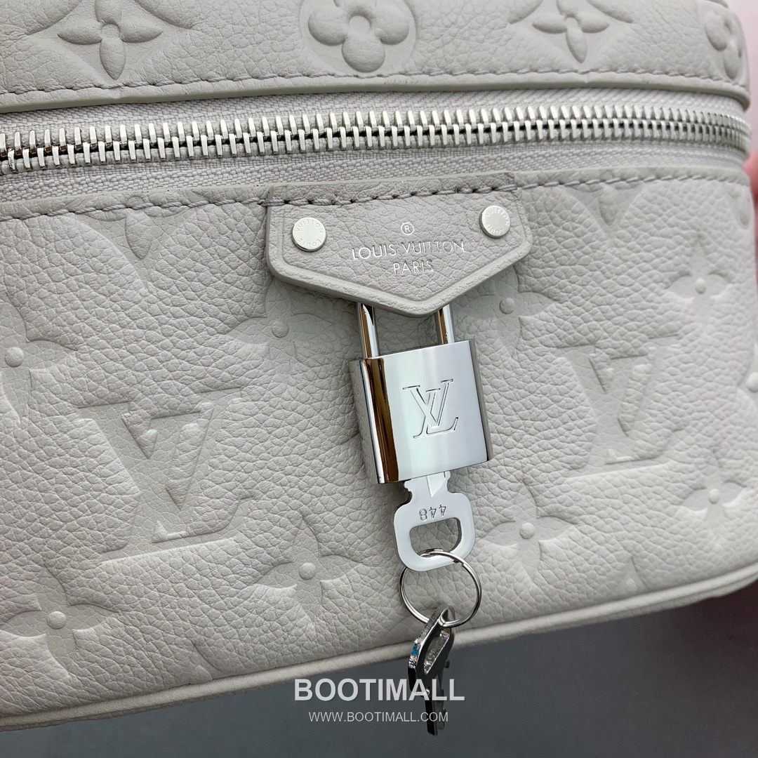 Louis Vuitton Vanity Chain Pouch Monogram Empreinte Leather Shoulder Bag with Chain Strap Lock Detail 루이비통 바니티 체인 파우치 모노그램 앙프렝뜨 레더 체인락 숄더백 M13593 19cm 8
