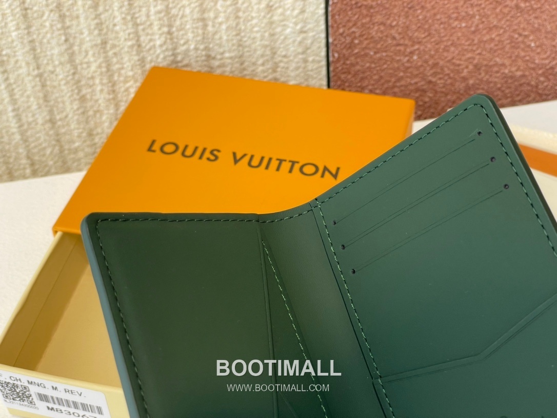 Louis Vuitton Pocket Organizer Monogram Taurillon Leather Card Holder Wallet with Embossed Detail 루이비통 포켓 오거나이저 모노그램 토릴론 레더 엠보싱 카드지갑 M83067 11.1cm 6