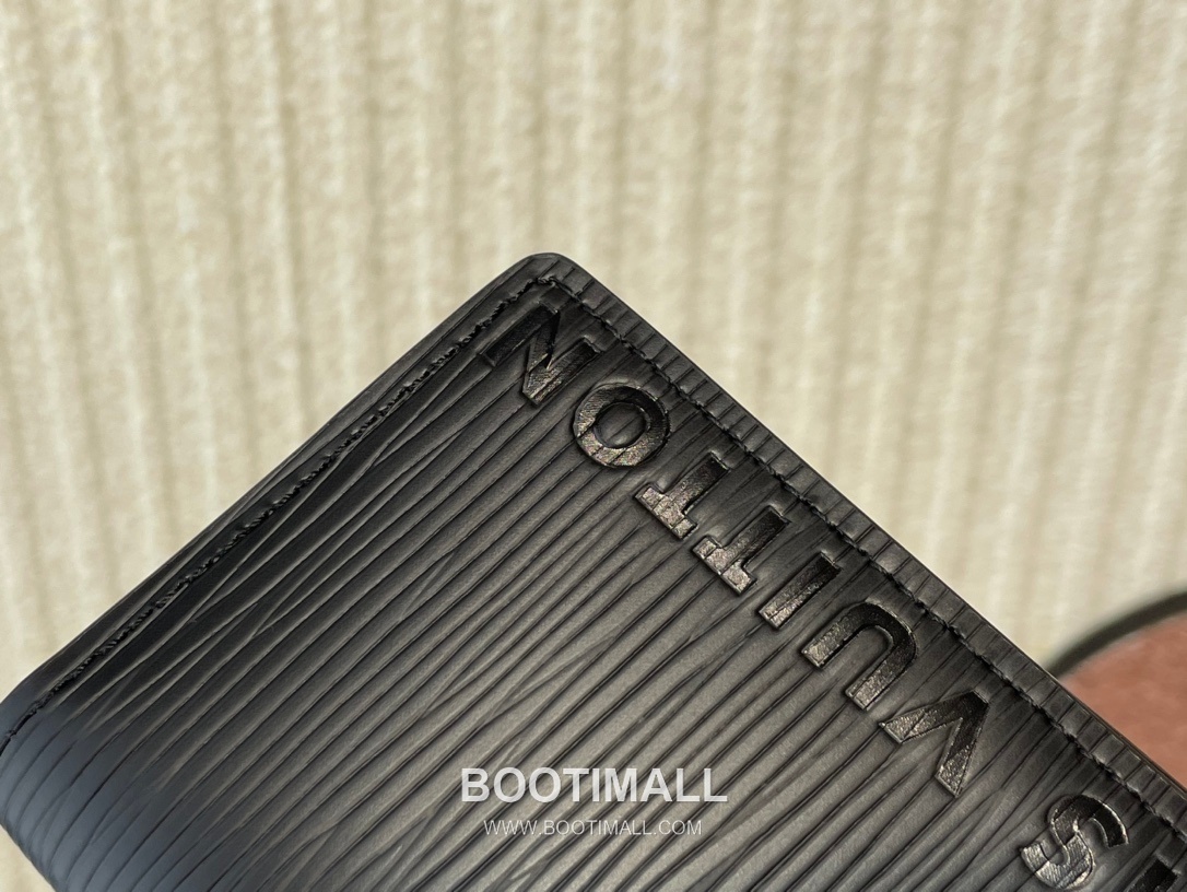 Louis Vuitton Pocket Organizer Epi XL Calfskin Leather Card Holder Wallet with Embossed Detail 루이비통 포켓 오거나이저 에피 XL 카프스킨 엠보싱 카드지갑 M83330 11.1cm 6