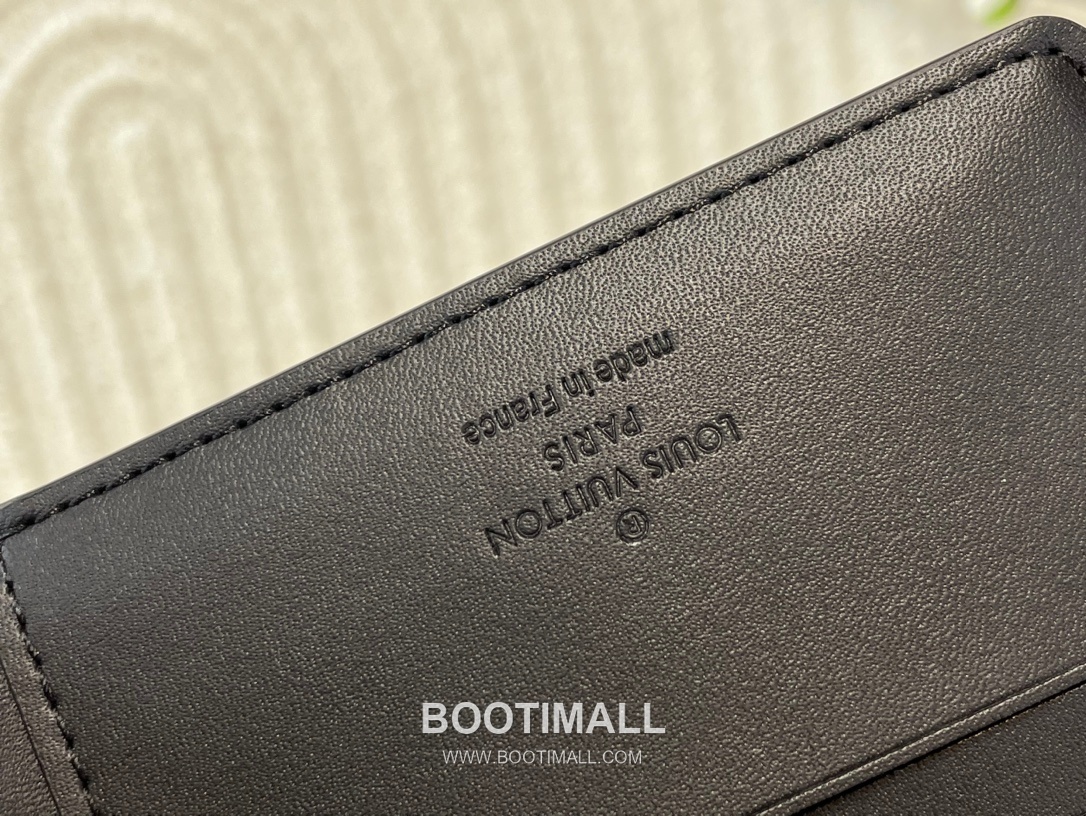 Louis Vuitton Multiple Wallet Epi XL Calfskin Leather Wallet with Card Slot Detail 루이비통 멀티플 월렛 에피 XL 카프스킨 카드슬롯 반지갑 M83333 11.5cm 3