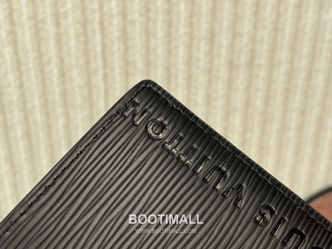 Louis Vuitton Multiple Wallet Epi XL Calfskin Leather Wallet with Card Slot Detail 루이비통 멀티플 월렛 에피 XL 카프스킨 카드슬롯 반지갑 M83333 11.5cm 5