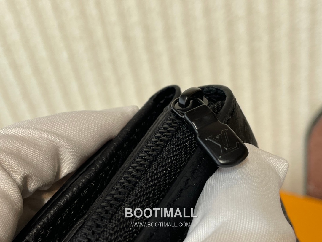 Louis Vuitton Zipped Organizer Monogram Eclipse Reverse Canvas Wallet with Zip Detail 루이비통 지퍼 오거나이저 모노그램 이클립스 리버스 캔버스 지퍼 지갑 M82771 10.5cm 4