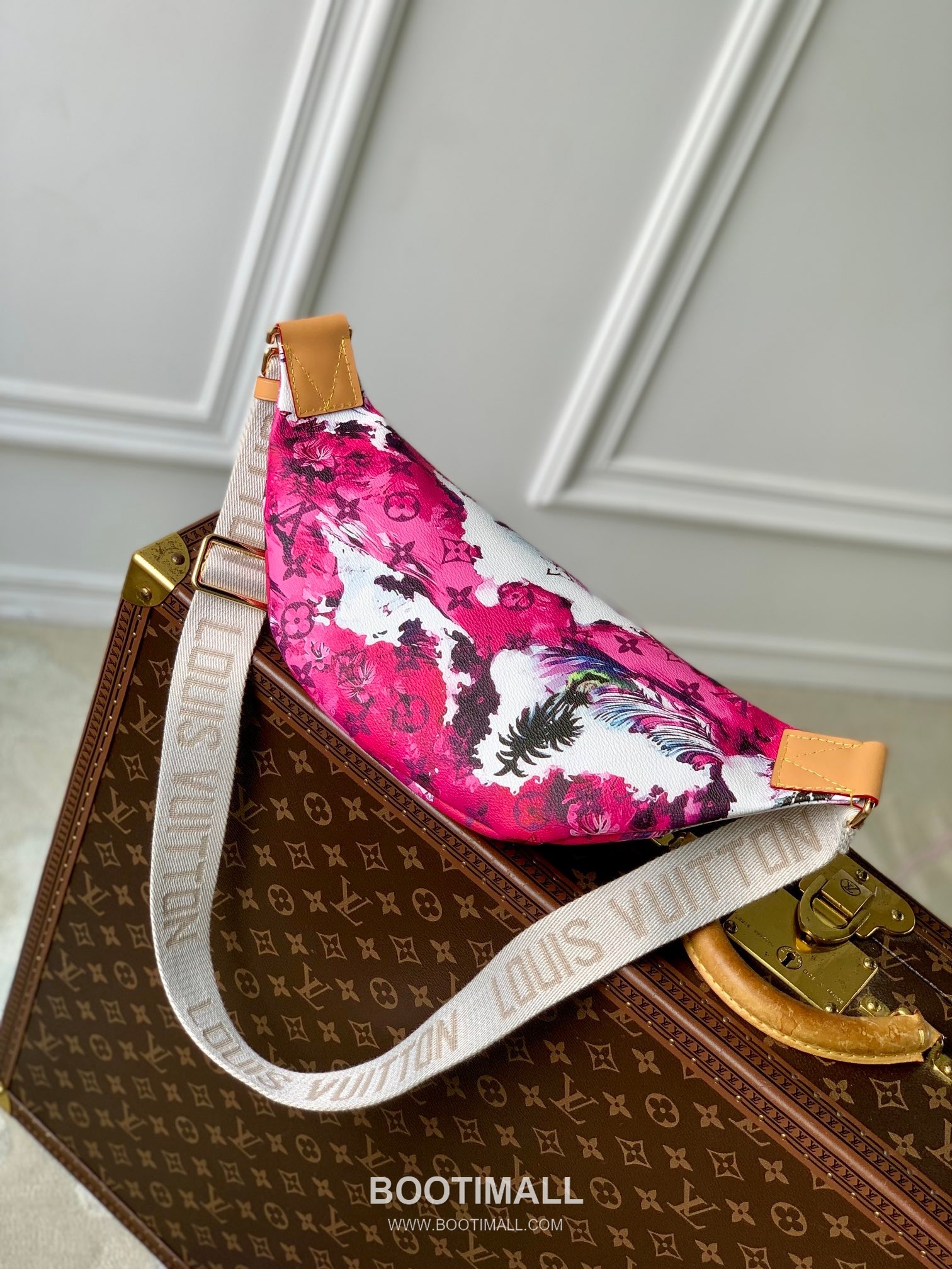 Louis Vuitton Rush Belt Bag Monogram Surfin Canvas Crossbody Bag with Front Zip Pocket Detail 루이비통 러시 벨트백 모노그램 서핀 캔버스 프론트지퍼 크로스백 M24987 30cm 3