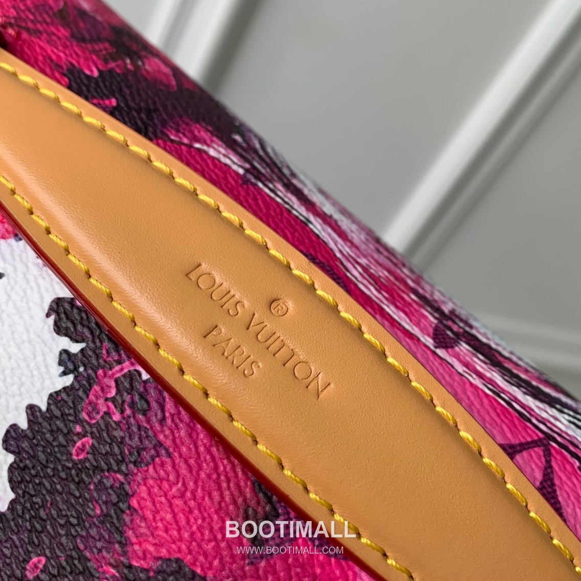 Louis Vuitton Rush Belt Bag Monogram Surfin Canvas Crossbody Bag with Front Zip Pocket Detail 루이비통 러시 벨트백 모노그램 서핀 캔버스 프론트지퍼 크로스백 M24987 30cm 4