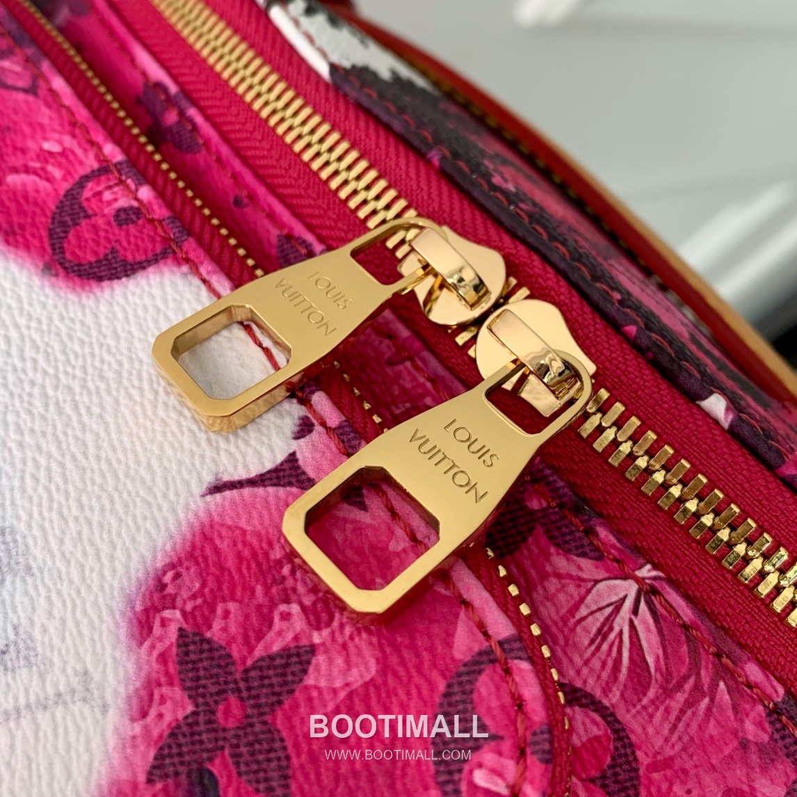 Louis Vuitton Rush Belt Bag Monogram Surfin Canvas Crossbody Bag with Front Zip Pocket Detail 루이비통 러시 벨트백 모노그램 서핀 캔버스 프론트지퍼 크로스백 M24987 30cm 6