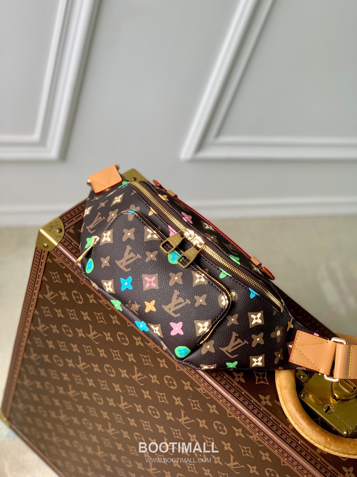 Louis Vuitton Rush Belt Bag Monogram Surfin Canvas Crossbody Bag with Front Zip Pocket Detail 루이비통 러시 벨트백 모노그램 서핀 캔버스 프론트지퍼 크로스백 M24858 30cm 1
