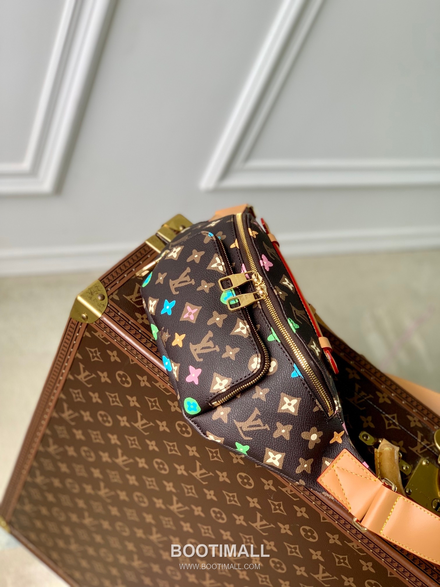 Louis Vuitton Rush Belt Bag Monogram Surfin Canvas Crossbody Bag with Front Zip Pocket Detail 루이비통 러시 벨트백 모노그램 서핀 캔버스 프론트지퍼 크로스백 M24858 30cm 2