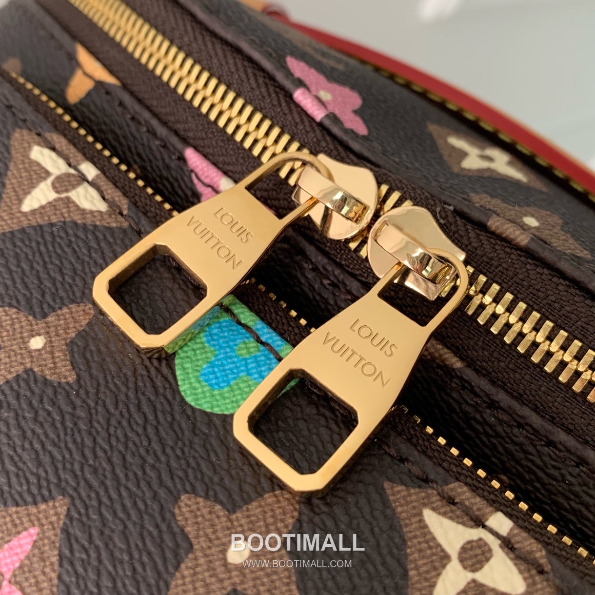 Louis Vuitton Rush Belt Bag Monogram Surfin Canvas Crossbody Bag with Front Zip Pocket Detail 루이비통 러시 벨트백 모노그램 서핀 캔버스 프론트지퍼 크로스백 M24858 30cm 7