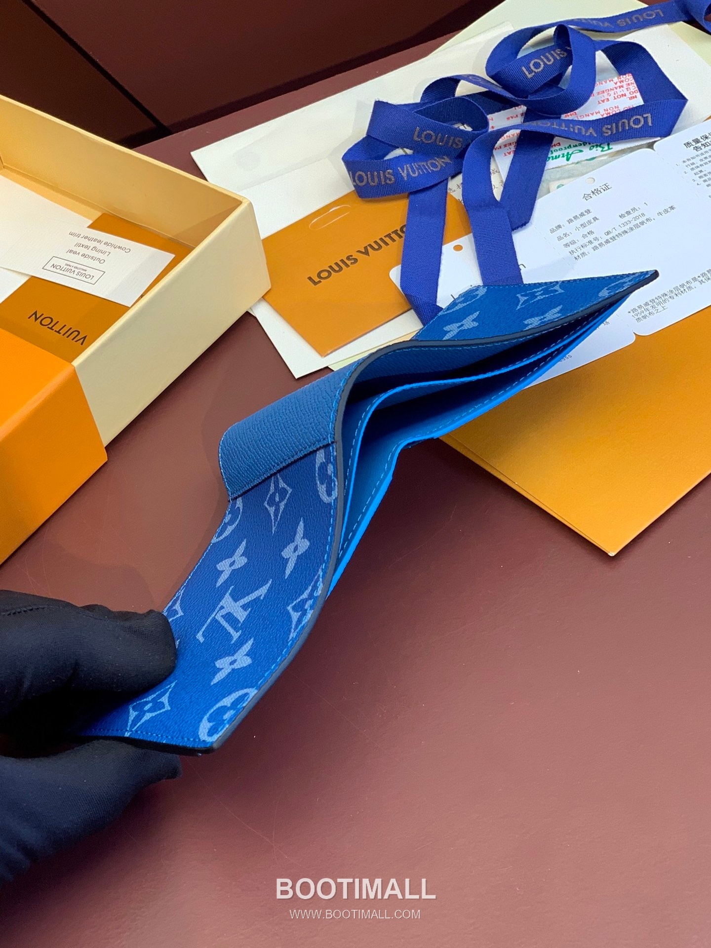 Louis Vuitton Multiple Wallet Taigarama Leather Monogram Eclipse Canvas Wallet with Card Slot Detail 루이비통 멀티플 월렛 타이가라마 레더 이클립스 캔버스 카드슬롯 반지갑 M30995 11.5cm 4