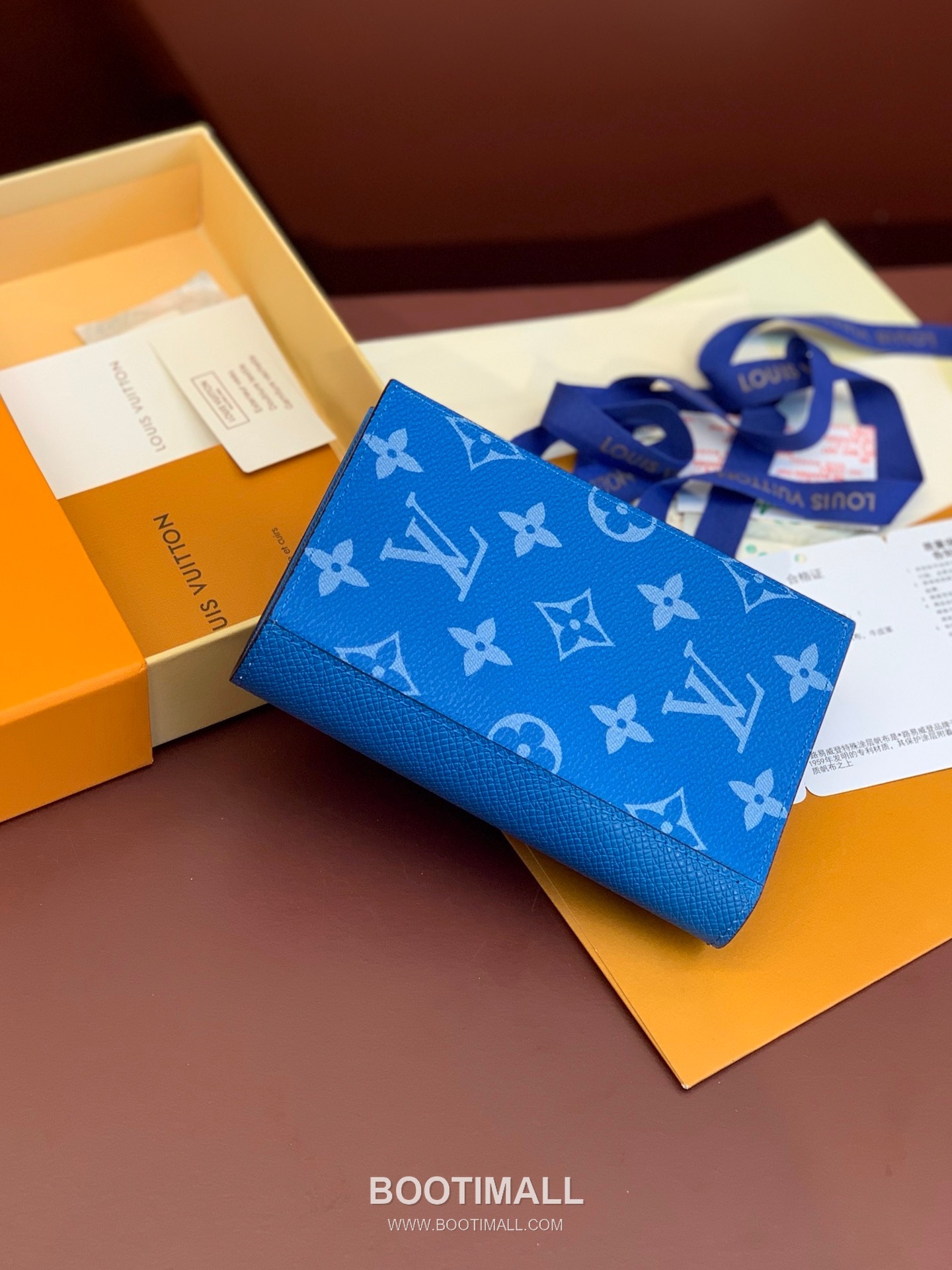 Louis Vuitton Passport Cover Taigarama Leather Monogram Canvas Wallet with Card Slot Detail 루이비통 패스포트 커버 타이가라마 레더 모노그램 캔버스 카드슬롯 지갑 M31030 14cm 4