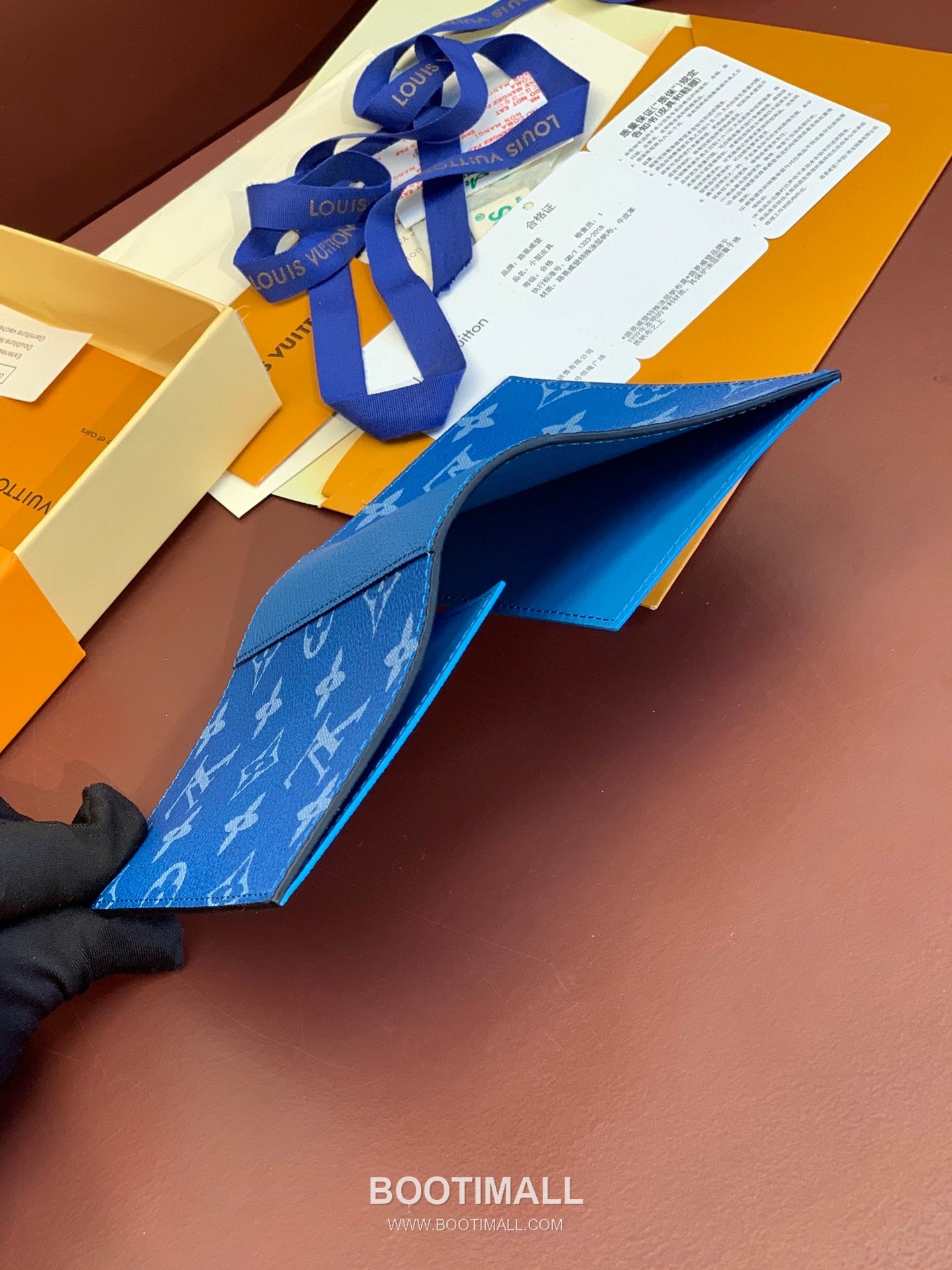 Louis Vuitton Passport Cover Taigarama Leather Monogram Canvas Wallet with Card Slot Detail 루이비통 패스포트 커버 타이가라마 레더 모노그램 캔버스 카드슬롯 지갑 M31030 14cm 5