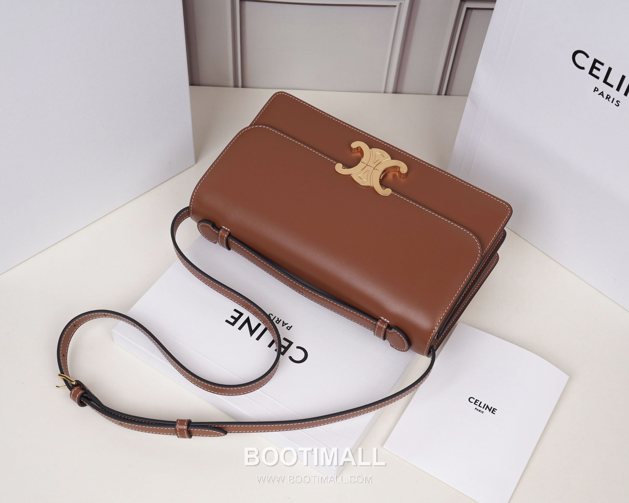 Celine Calfskin Leather Shoulder Bag with Chain Strap Detail 셀린느 스몰 카프스킨 블랙 숄더백 L102U3 25.5cm 6