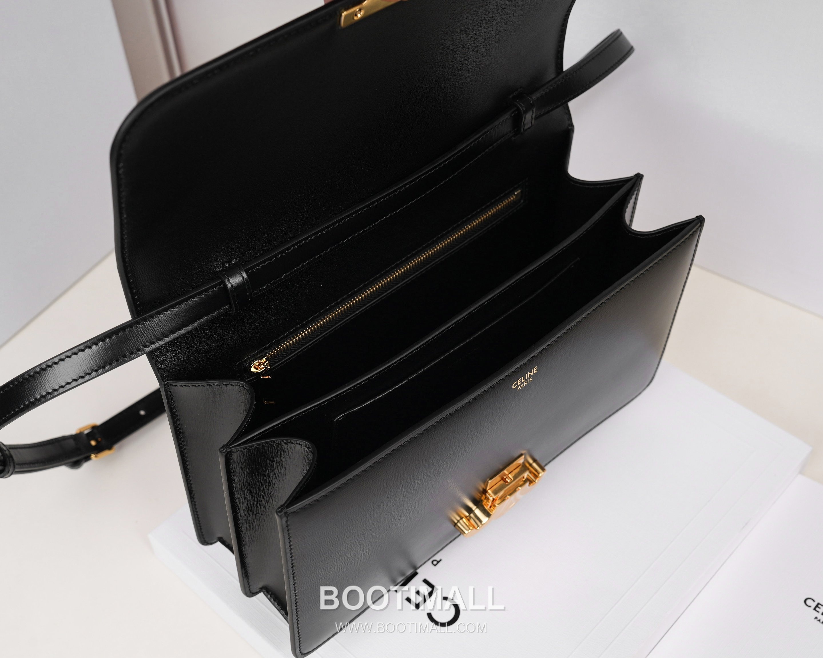 Celine Calfskin Leather Shoulder Bag with Chain Strap Detail 셀린느 스몰 카프스킨 블랙 숄더백 L102U3 25.5cm 9