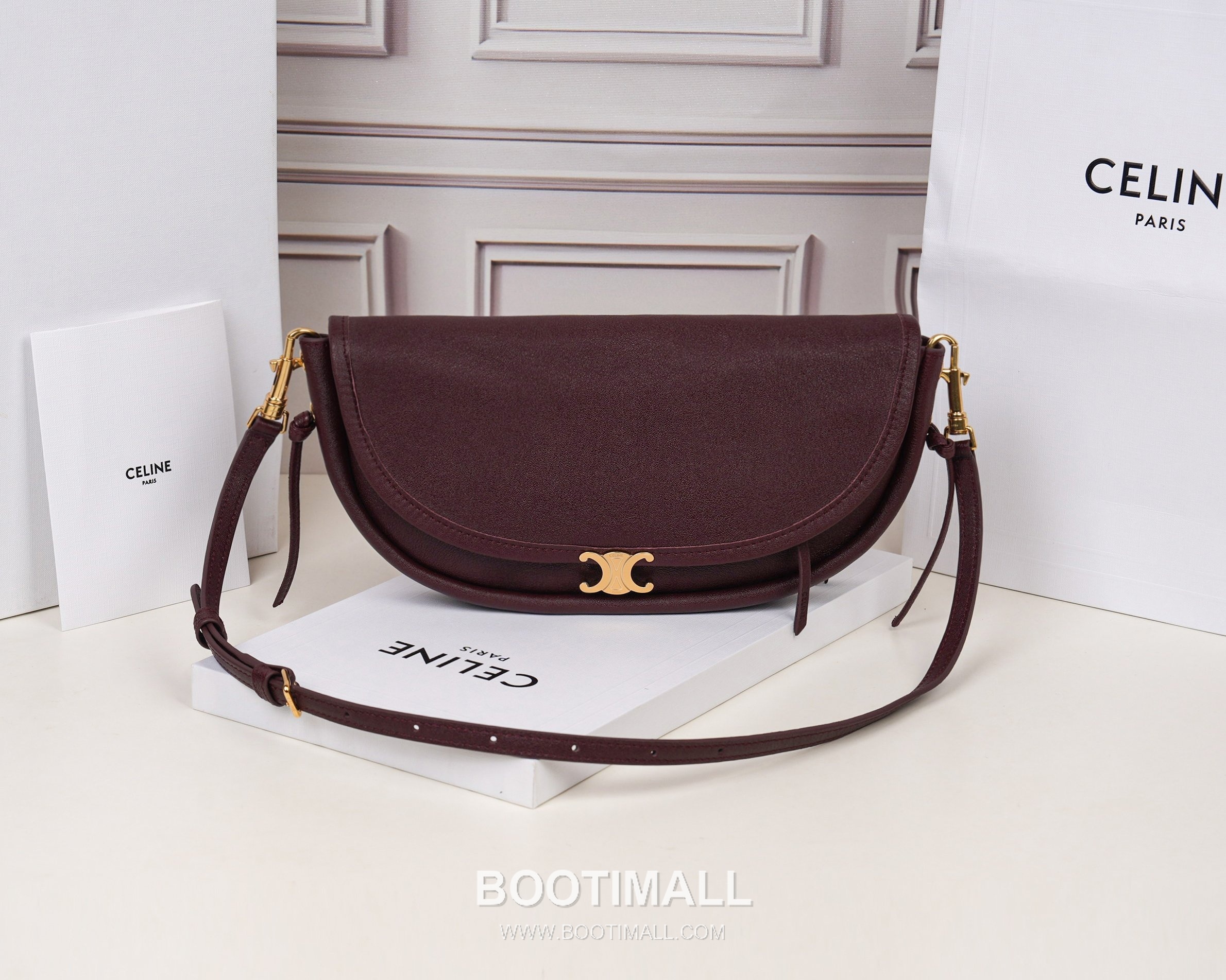 Celine Calfskin Leather Shoulder Bag with Chain Strap Detail 셀린느 스몰 카프스킨 블랙 숄더백 L102U3 25.5cm 1