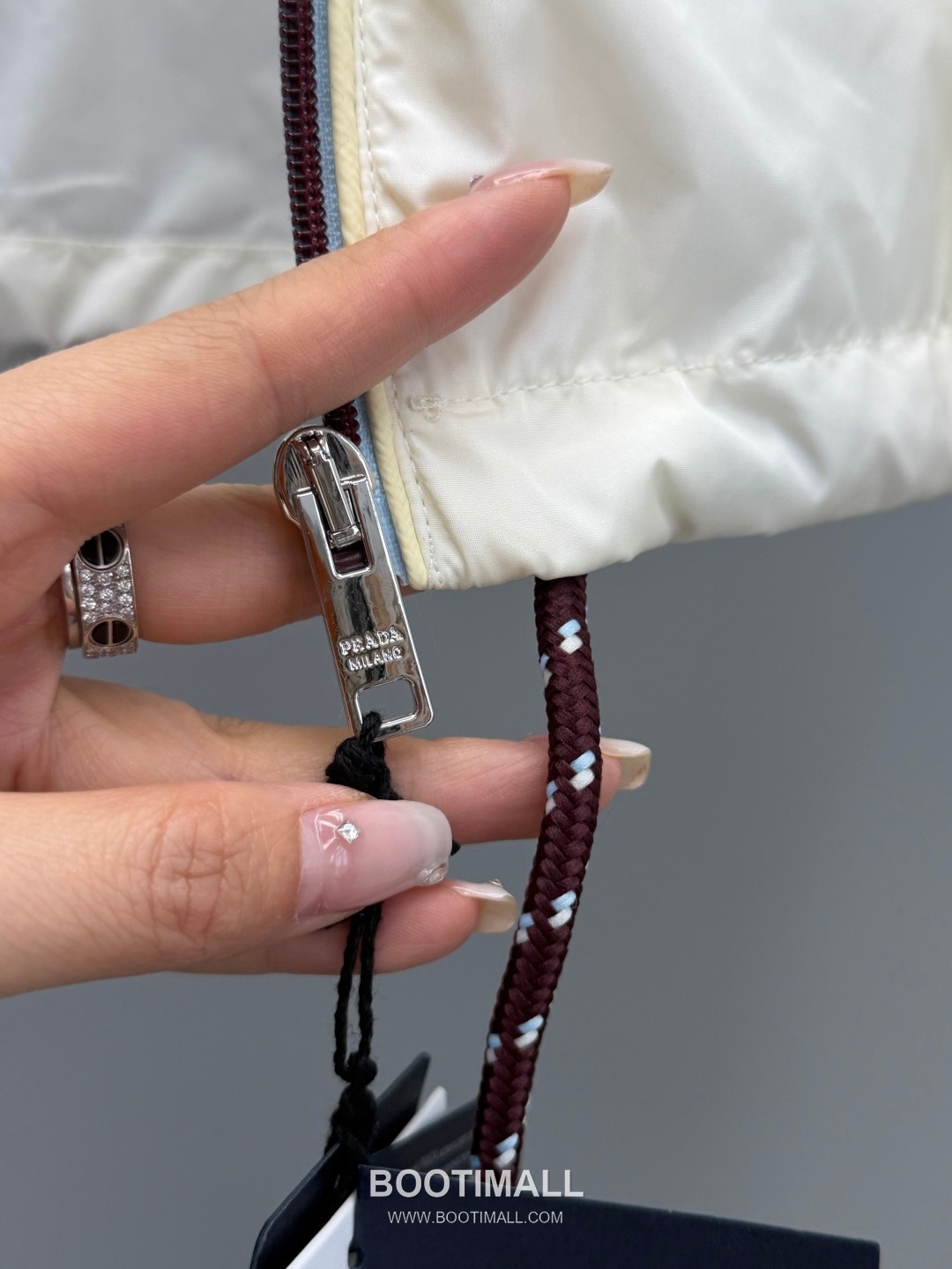 Prada 2026 Resort Nylon Drawstring Hooded Zip Jacket Logo Patch 프라다 2026 리조트 나일론 드로우스트링 후드 집업 재킷 로고 패치 화이트 7