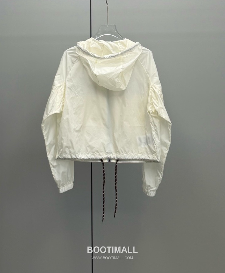 Prada 2026 Resort Nylon Drawstring Hooded Zip Jacket Logo Patch 프라다 2026 리조트 나일론 드로우스트링 후드 집업 재킷 로고 패치 화이트 9