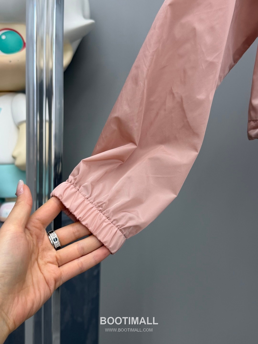 Prada 2026 Resort Nylon Drawstring Hooded Zip Jacket Logo Patch 프라다 2026 리조트 나일론 드로우스트링 후드 집업 재킷 로고 패치 화이트 4