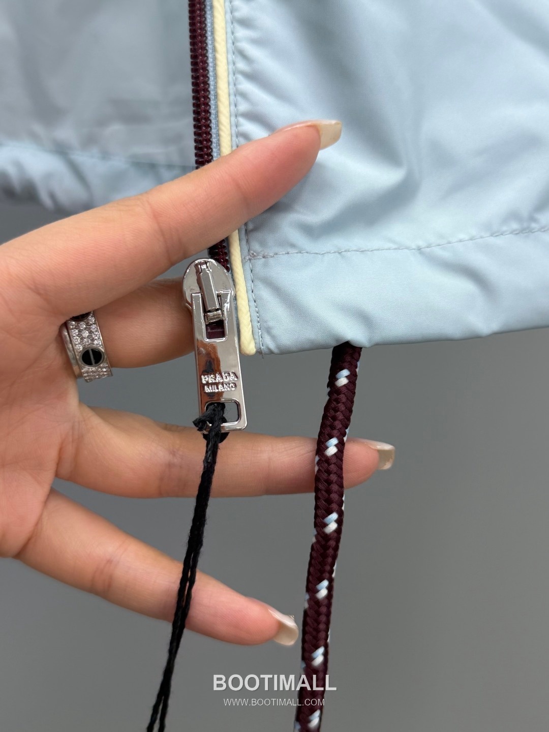 Prada 2026 Resort Nylon Drawstring Hooded Zip Jacket Logo Patch 프라다 2026 리조트 나일론 드로우스트링 후드 집업 재킷 로고 패치 화이트 6