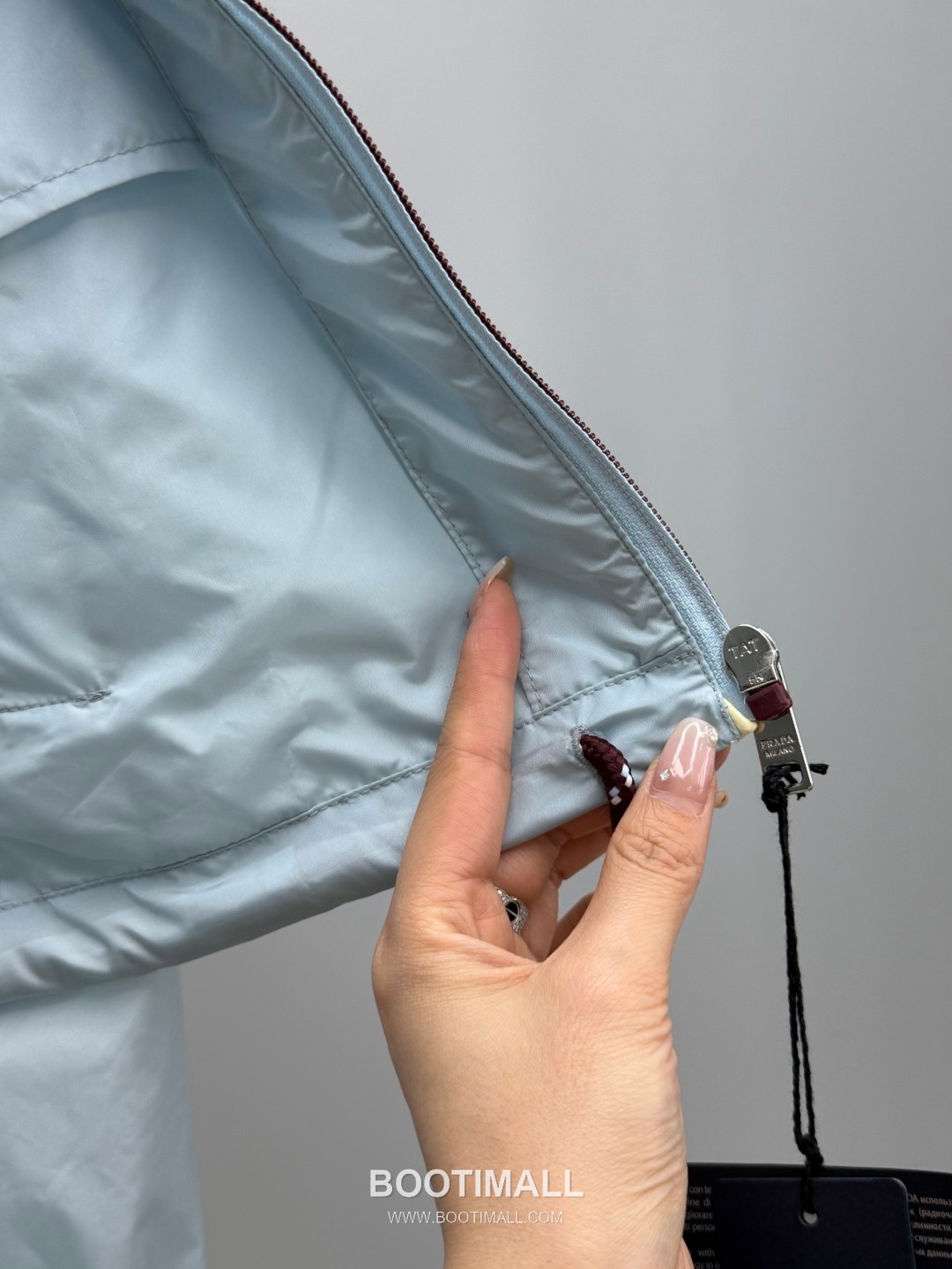 Prada 2026 Resort Nylon Drawstring Hooded Zip Jacket Logo Patch 프라다 2026 리조트 나일론 드로우스트링 후드 집업 재킷 로고 패치 화이트 7