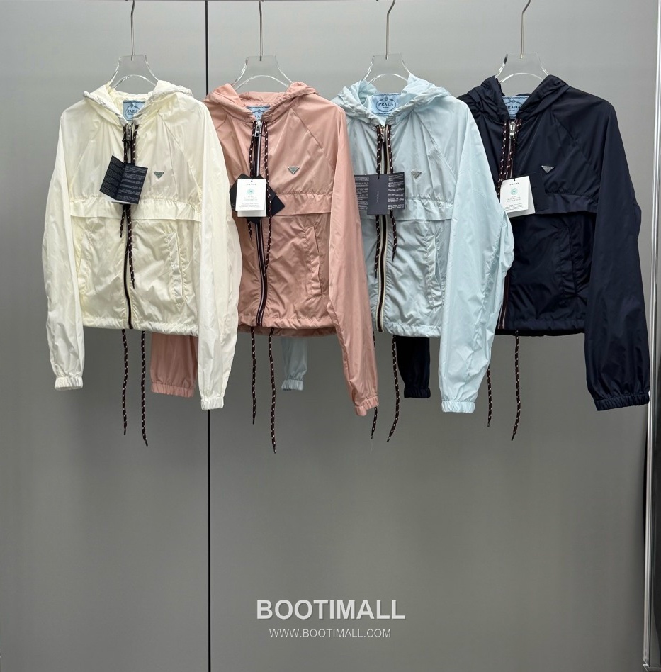 Prada 2026 Resort Nylon Drawstring Hooded Zip Jacket Logo Patch 프라다 2026 리조트 나일론 드로우스트링 후드 집업 재킷 로고 패치 화이트 1
