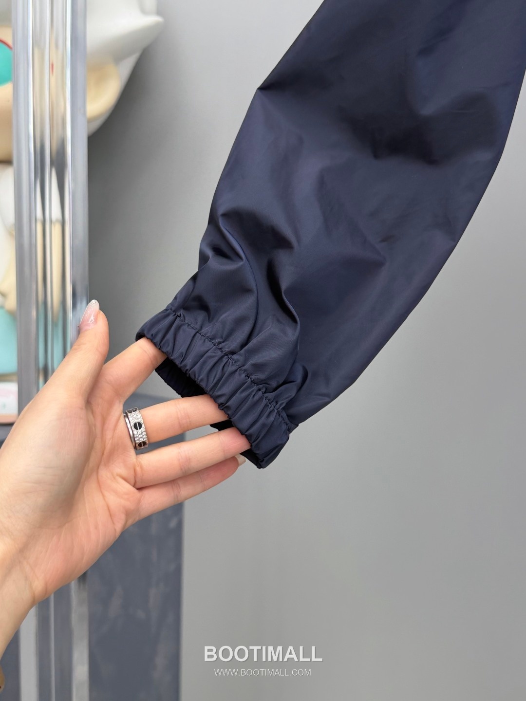 Prada 2026 Resort Nylon Drawstring Hooded Zip Jacket Logo Patch 프라다 2026 리조트 나일론 드로우스트링 후드 집업 재킷 로고 패치 화이트 4